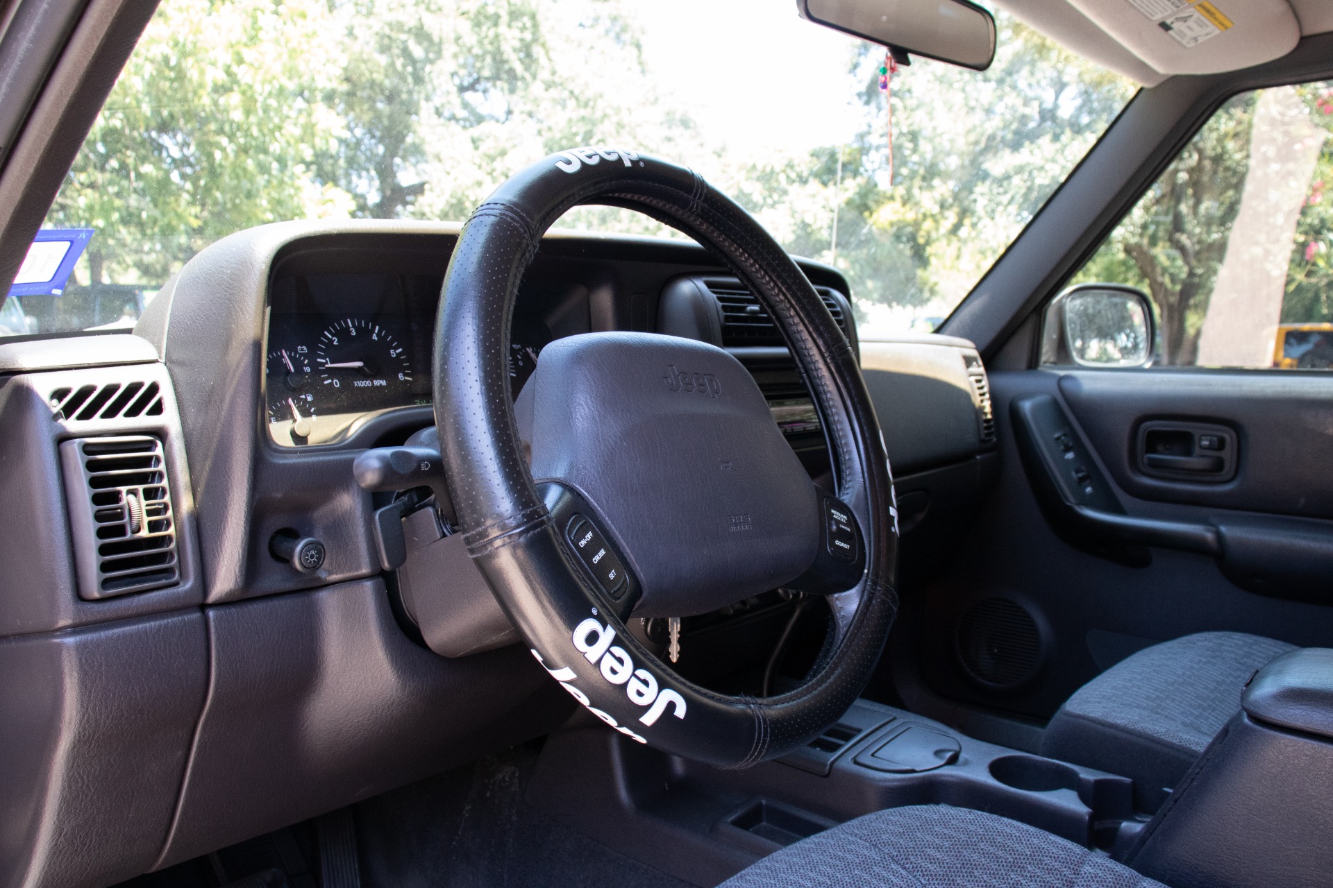 Used-2001-Jeep-Cherokee-Sport