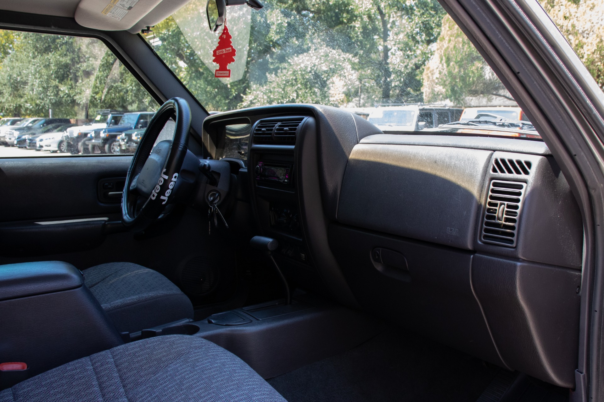 Used-2001-Jeep-Cherokee-Sport