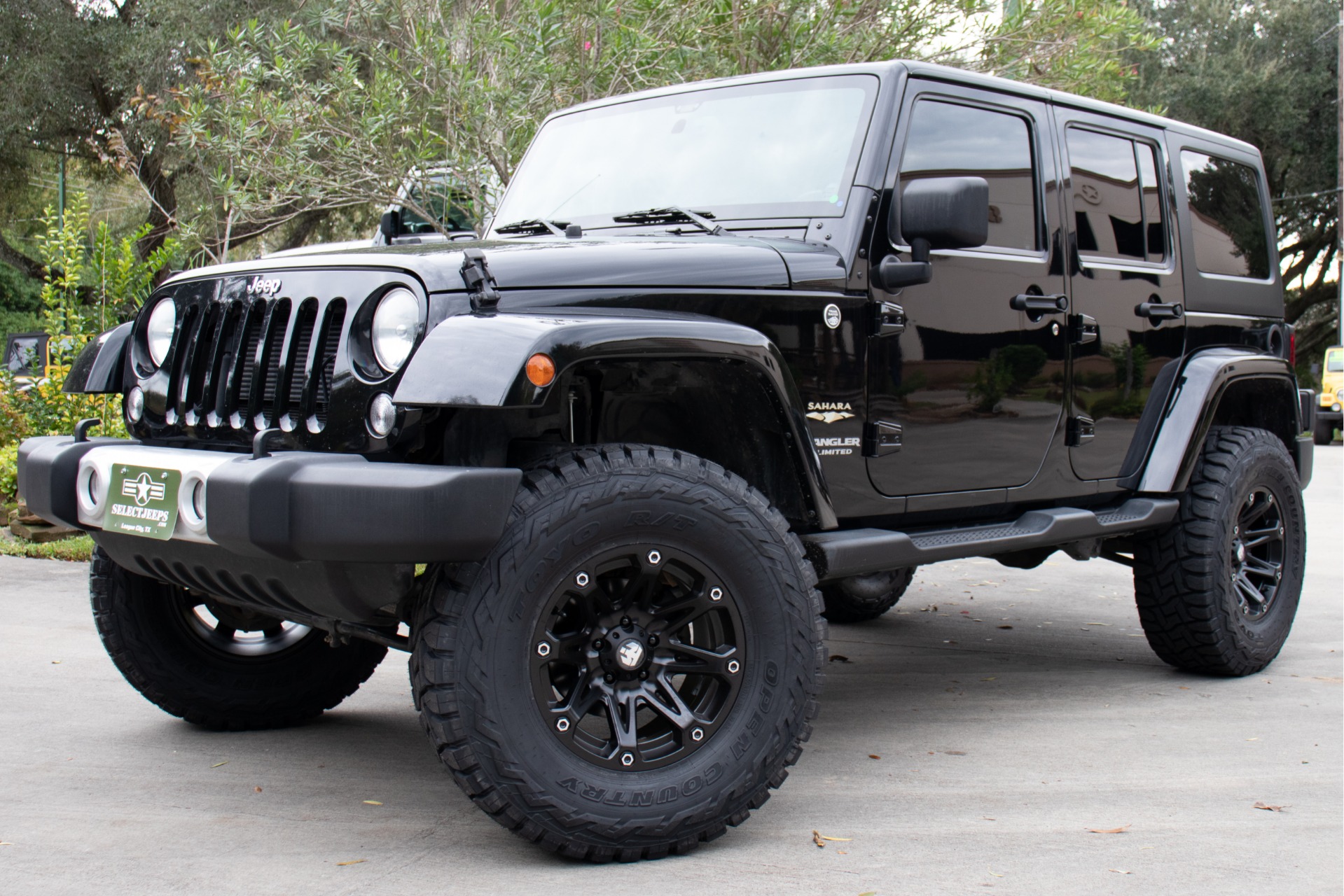 Used-2014-Jeep-Wrangler-Unlimited-Sahara