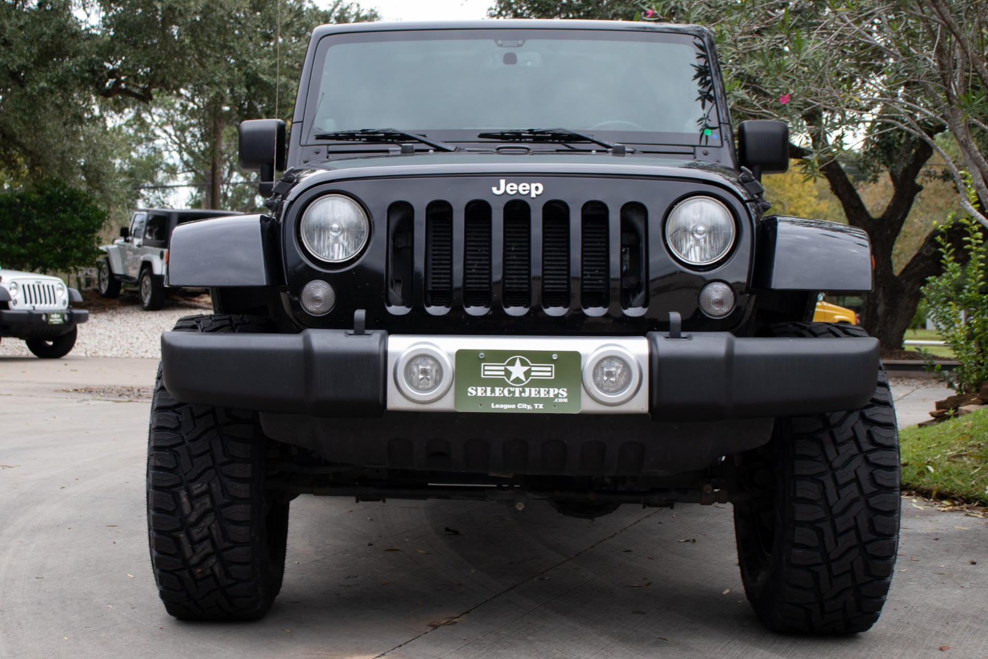 Used-2014-Jeep-Wrangler-Unlimited-Sahara