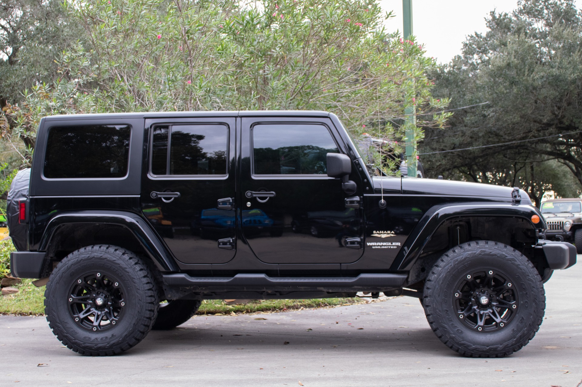 Used-2014-Jeep-Wrangler-Unlimited-Sahara