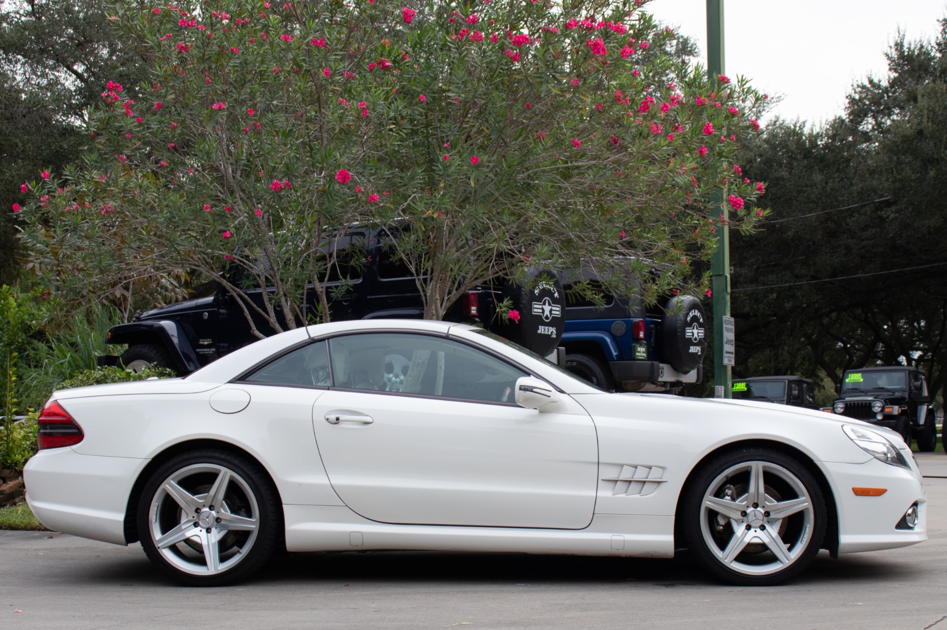 Used-2009-Mercedes-Benz-SL-Class-SL-550