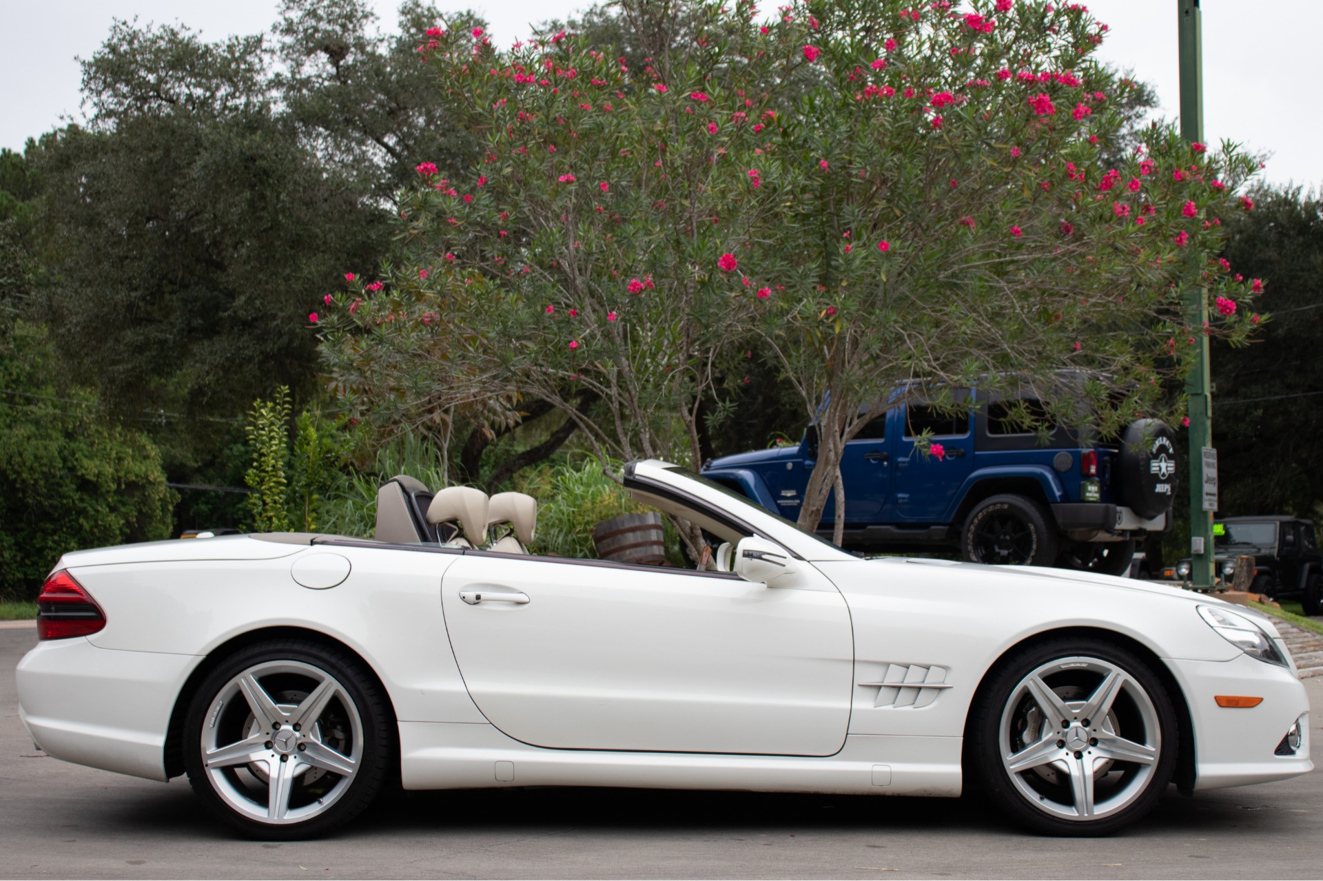 Used-2009-Mercedes-Benz-SL-Class-SL-550