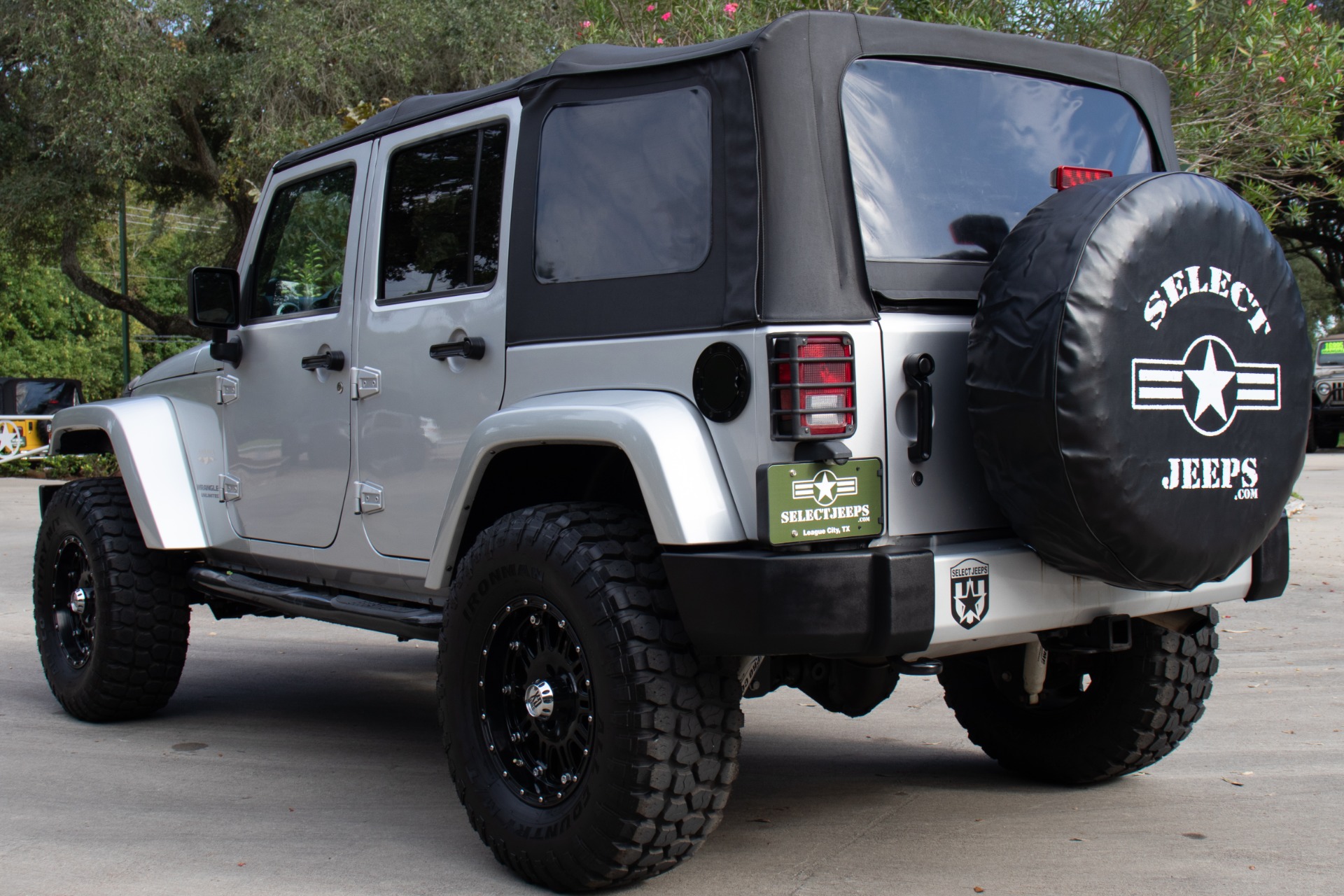 Used-2010-Jeep-Wrangler-Unlimited-Sahara