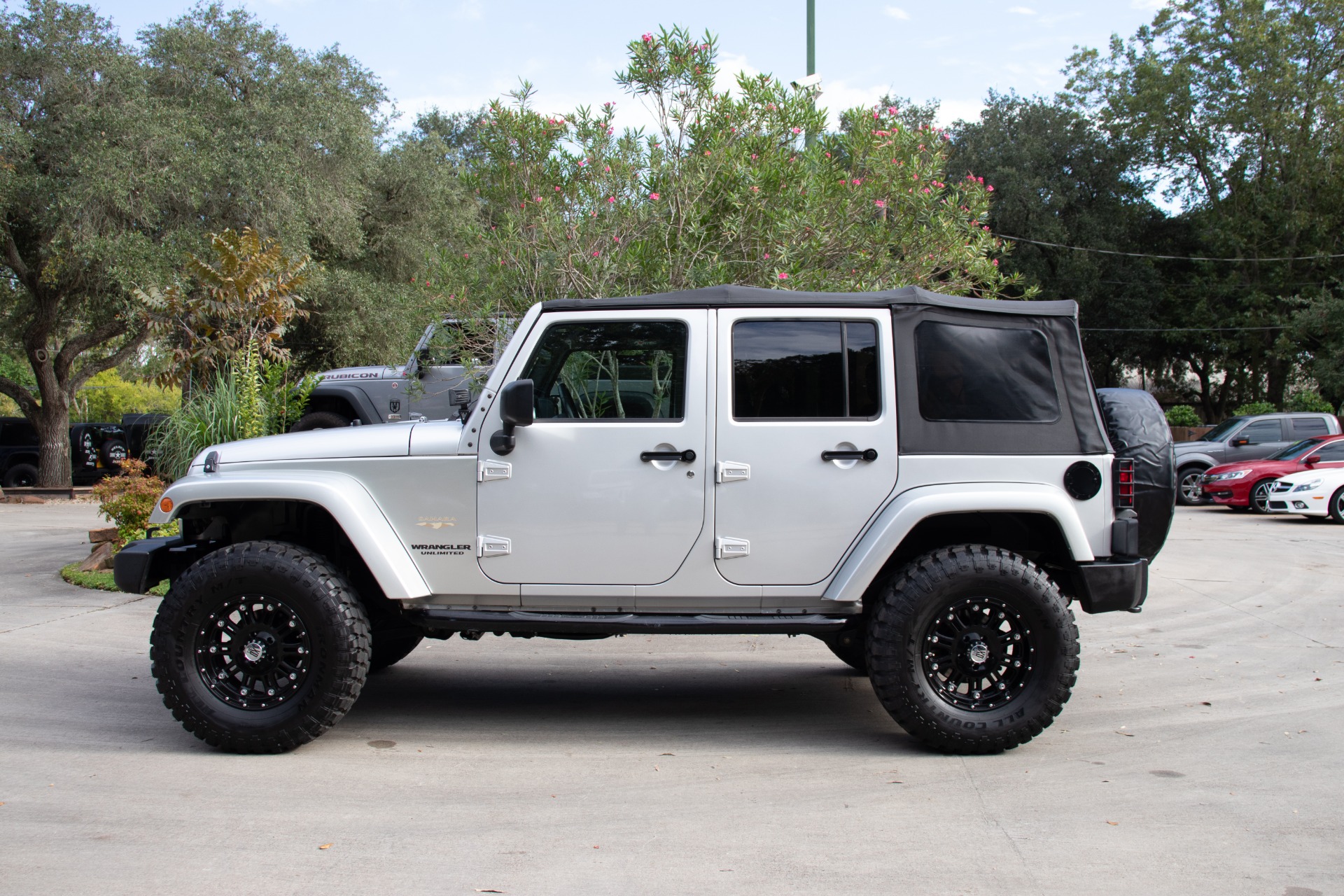 Used-2010-Jeep-Wrangler-Unlimited-Sahara