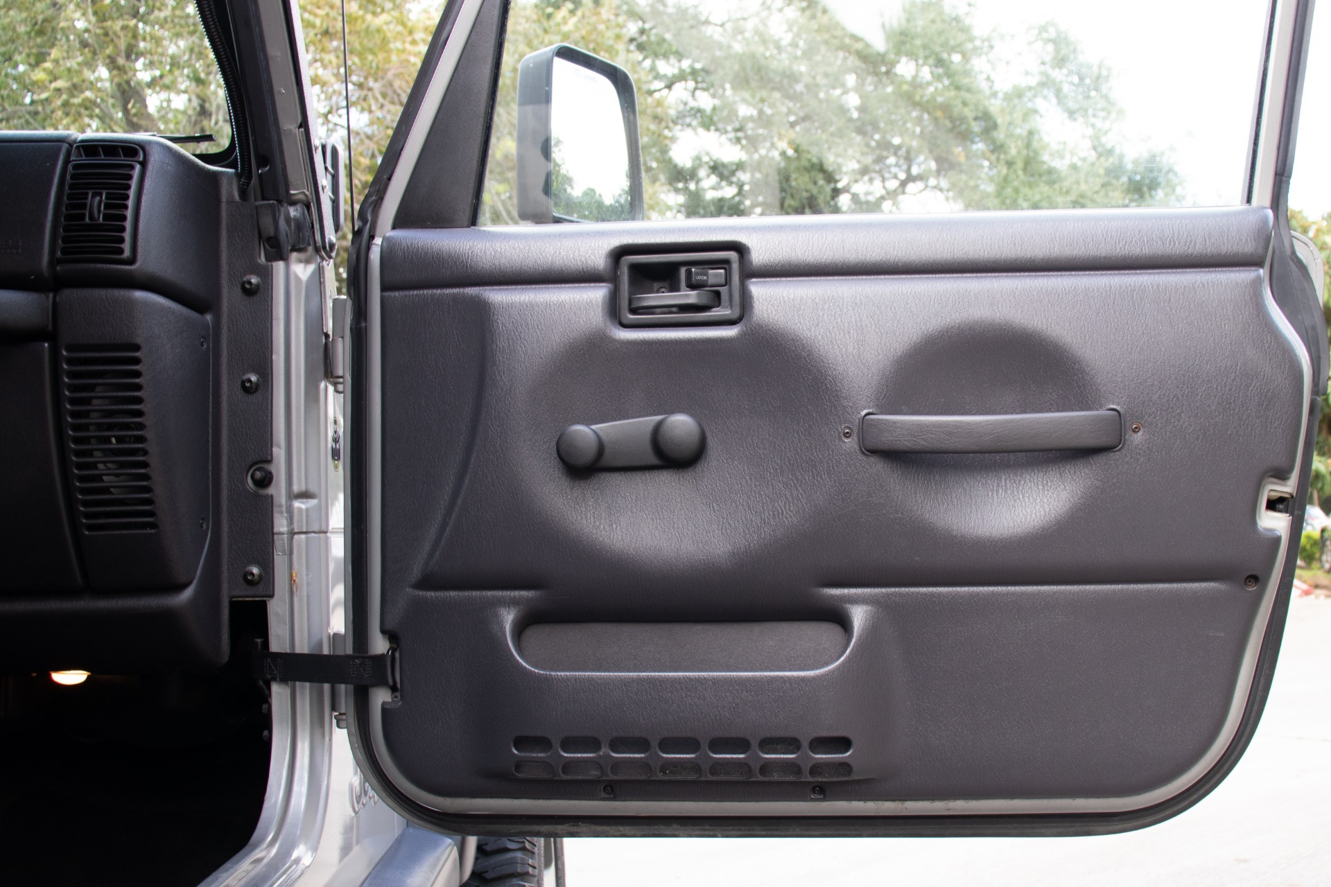 Used-2001-Jeep-Wrangler-SE