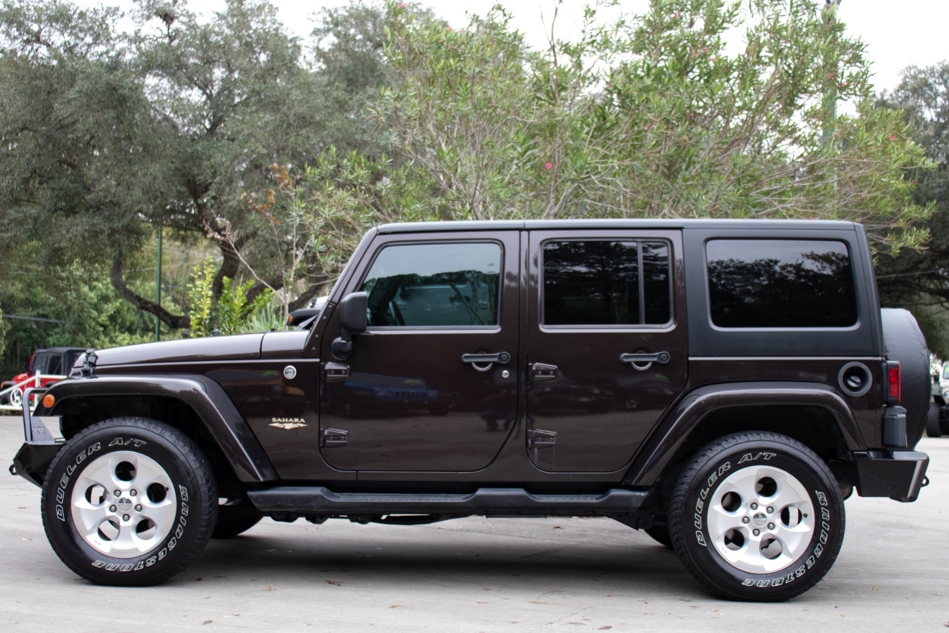 Used-2013-Jeep-Wrangler-Unlimited-Sahara