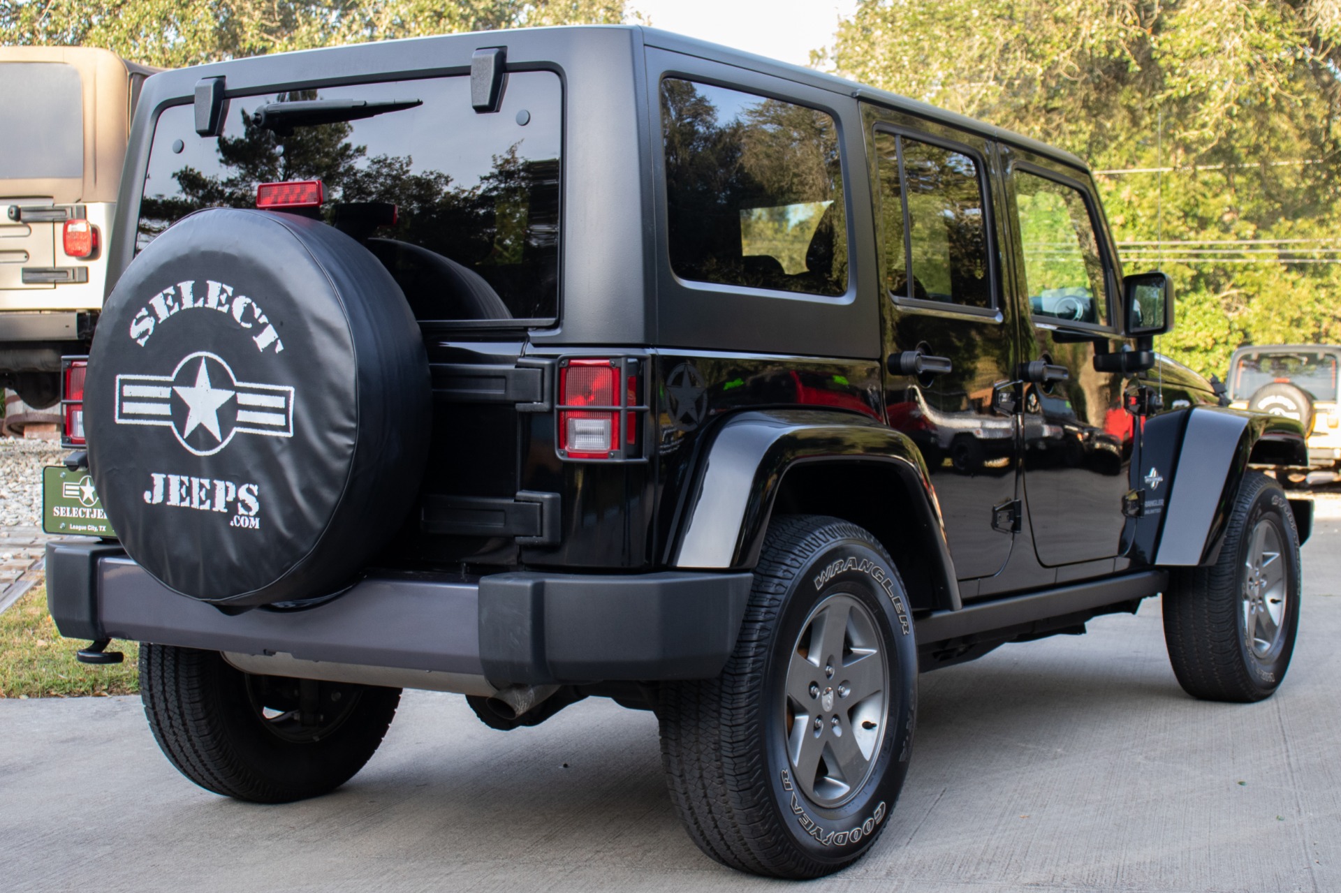 Used-2015-Jeep-Wrangler-Unlimited-Freedom-Edition