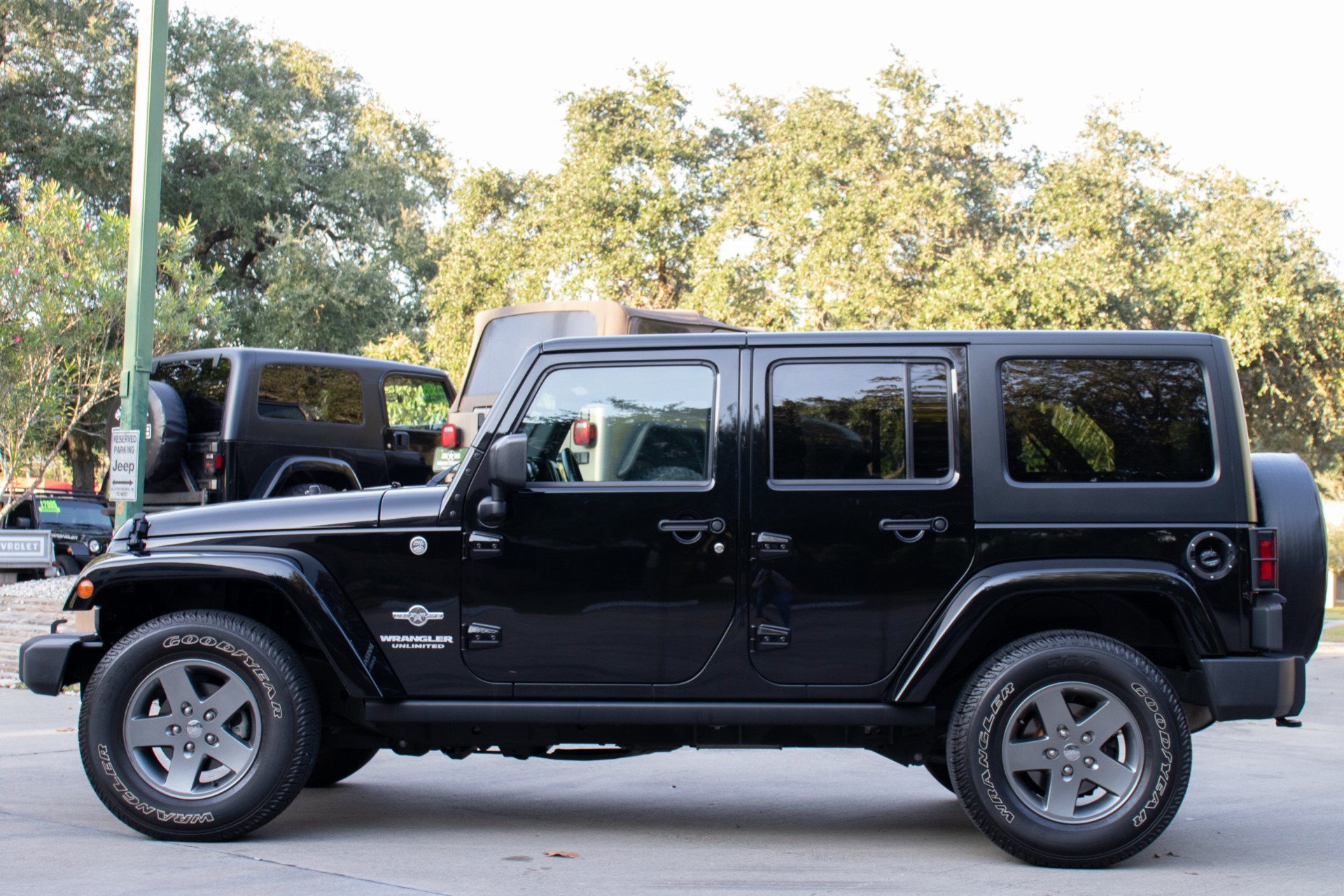 Used-2015-Jeep-Wrangler-Unlimited-Freedom-Edition