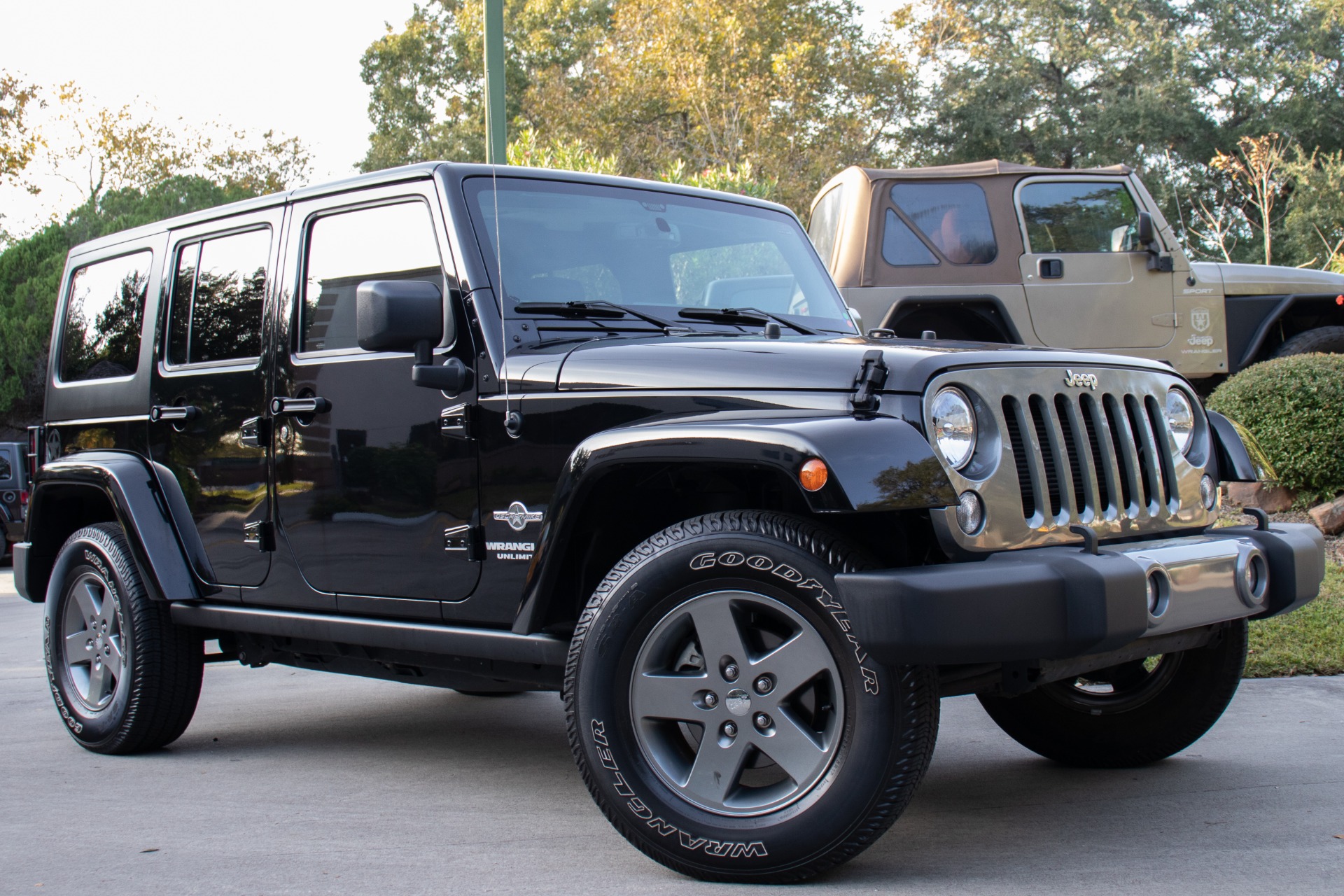 Used-2015-Jeep-Wrangler-Unlimited-Freedom-Edition