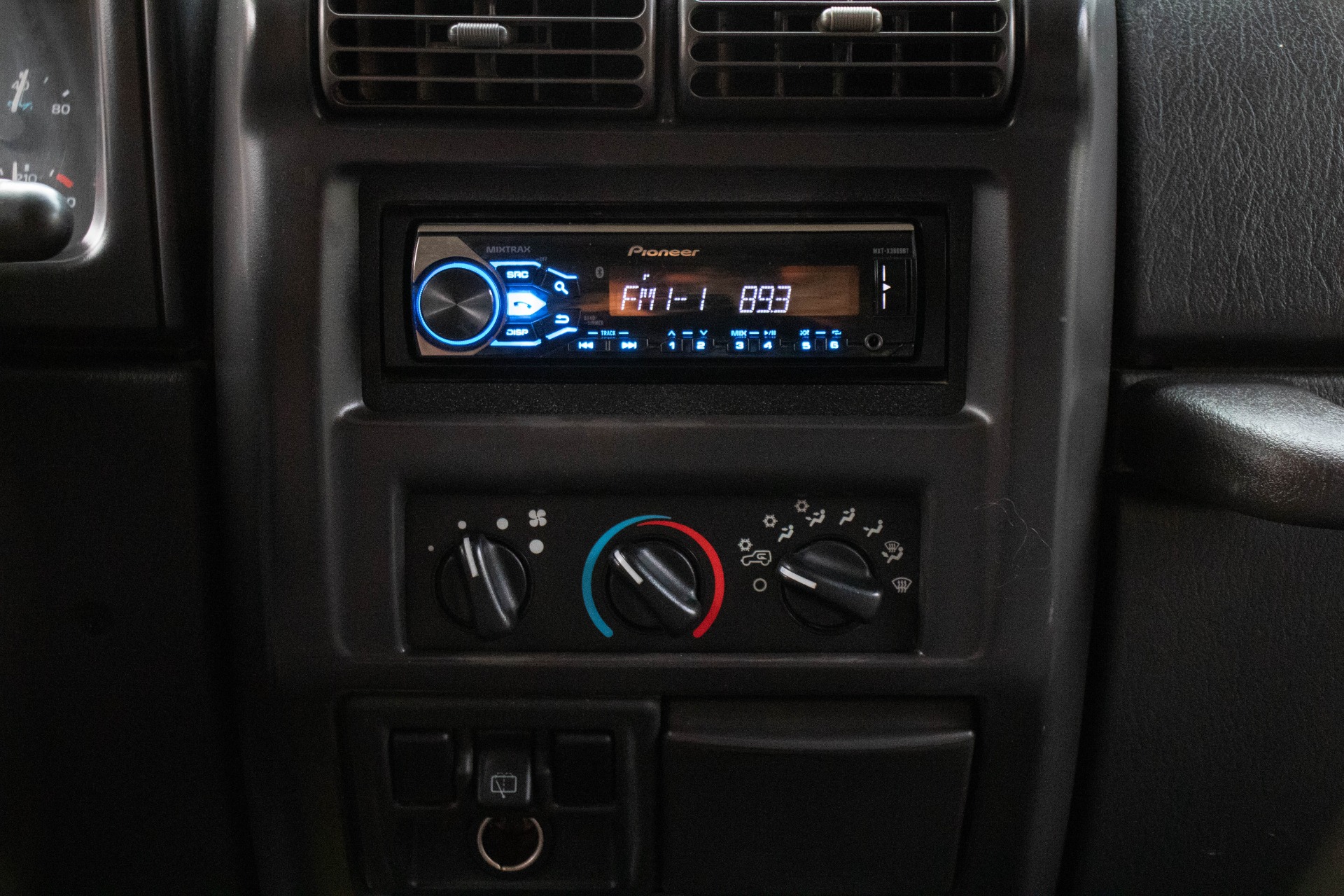 Used-1999-Jeep-Wrangler-Sport