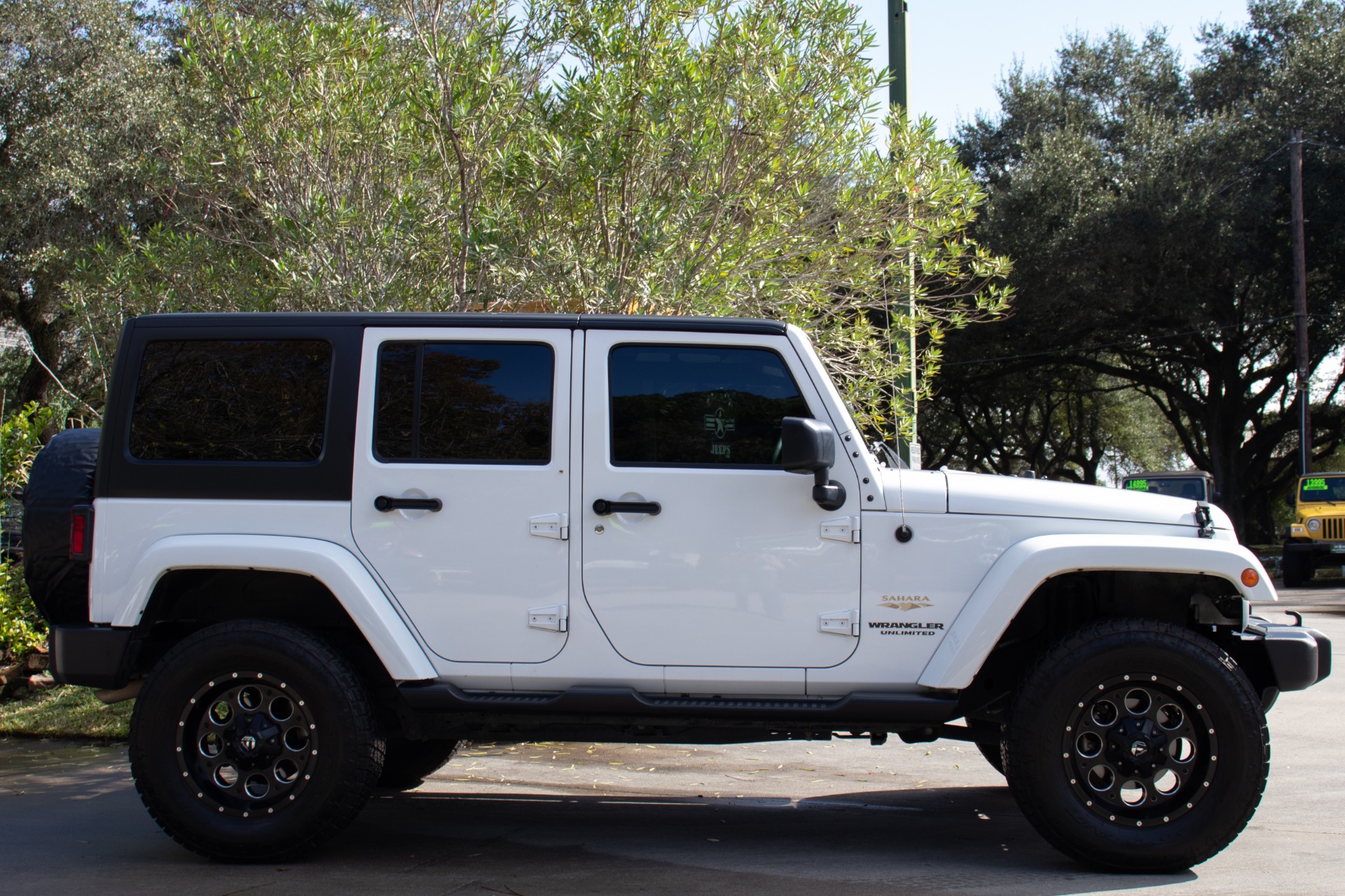 Used-2015-Jeep-Wrangler-Unlimited-Sahara