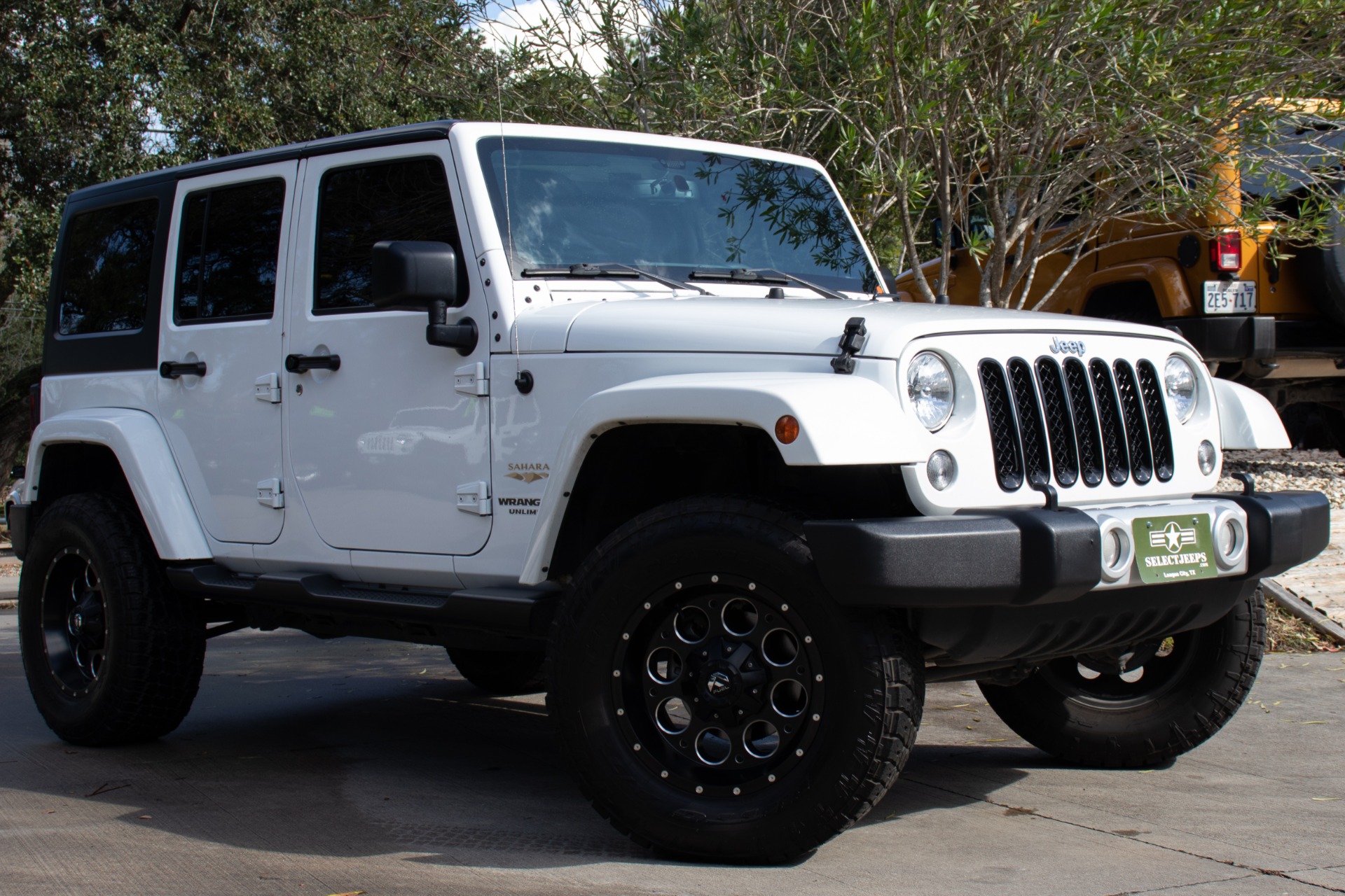 Used-2015-Jeep-Wrangler-Unlimited-Sahara