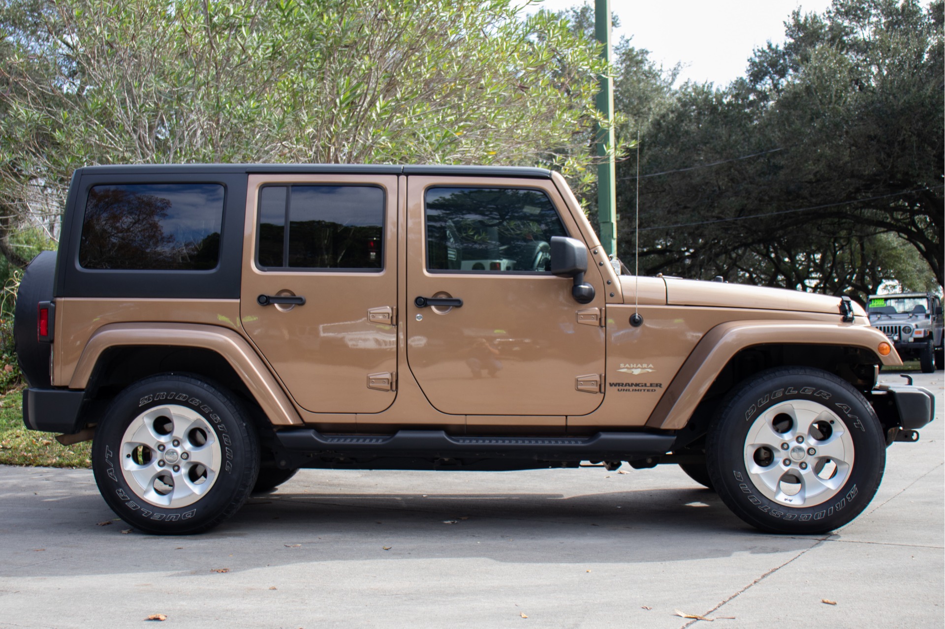 Used-2015-Jeep-Wrangler-Unlimited-Sahara