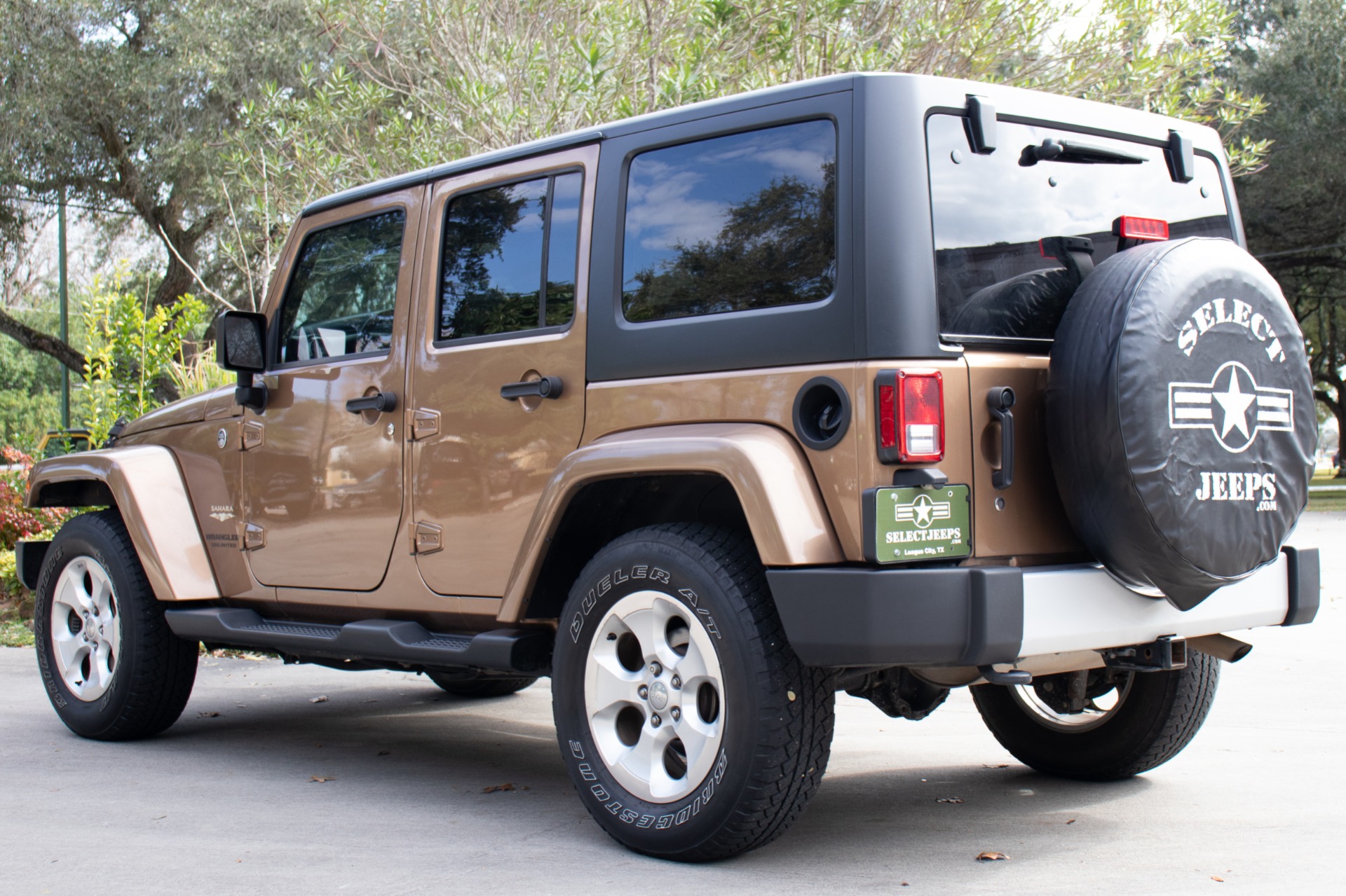 Used-2015-Jeep-Wrangler-Unlimited-Sahara