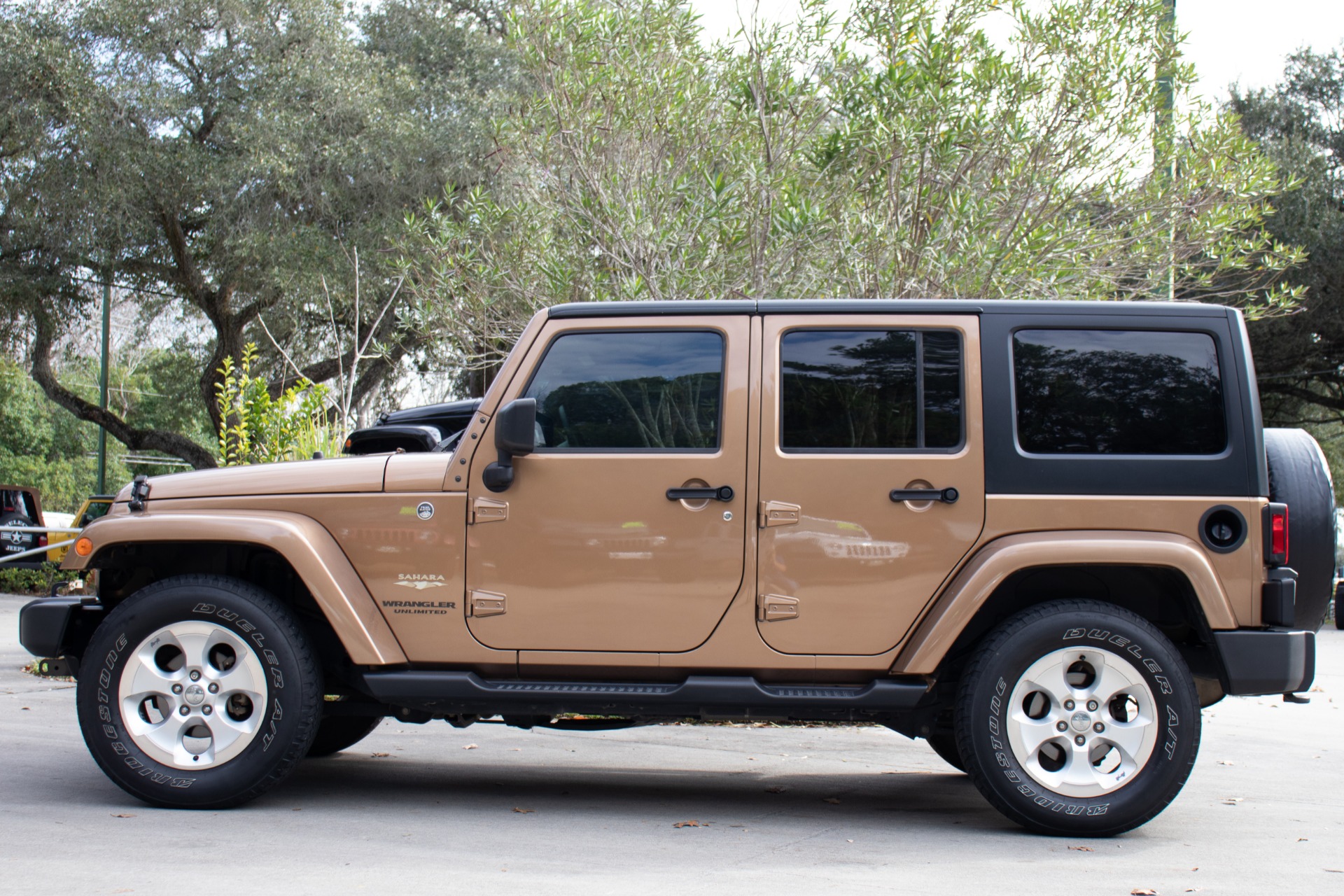 Used-2015-Jeep-Wrangler-Unlimited-Sahara