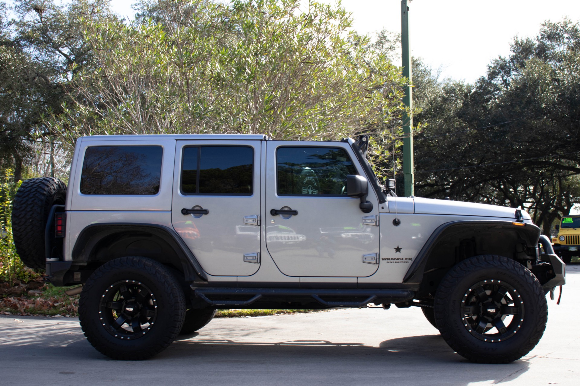 Used-2015-Jeep-Wrangler-Unlimited-Sahara