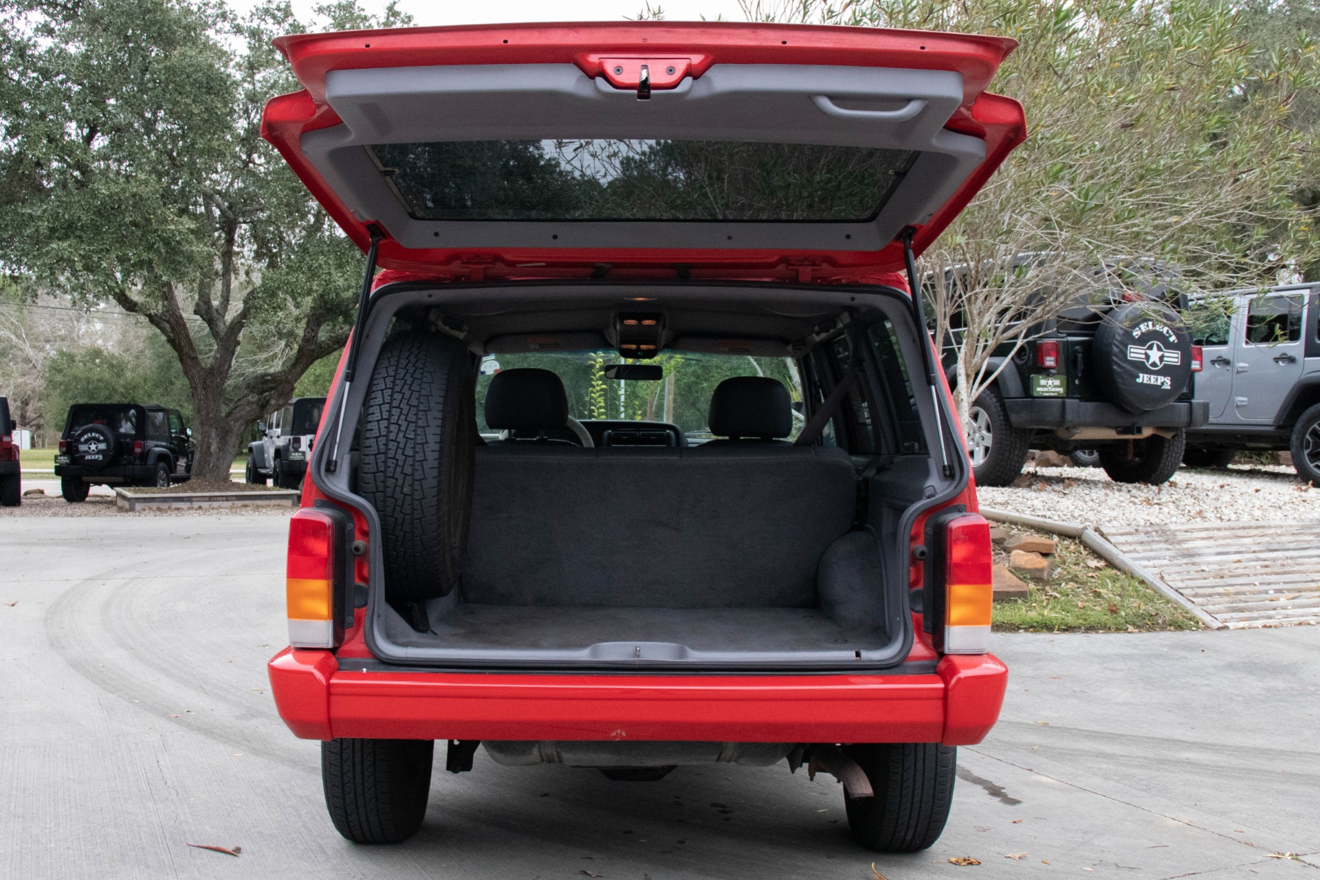 Used-1998-Jeep-Cherokee-Limited