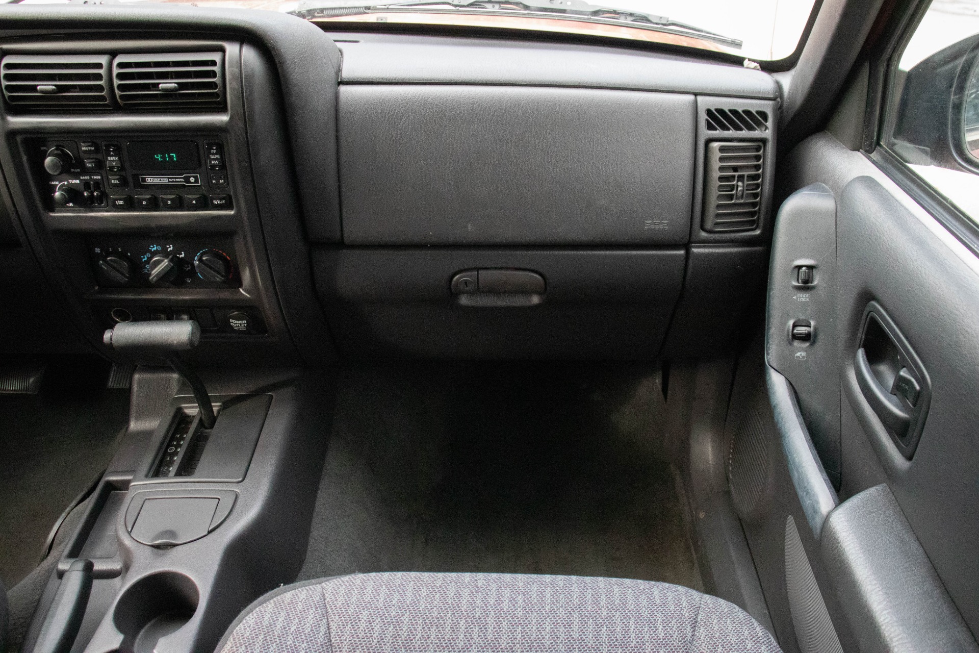 Used-1999-Jeep-Cherokee-Sport