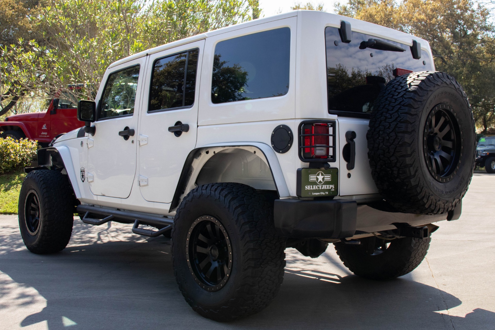 Used-2014-Jeep-Wrangler-Unlimited-Altitude-Edition