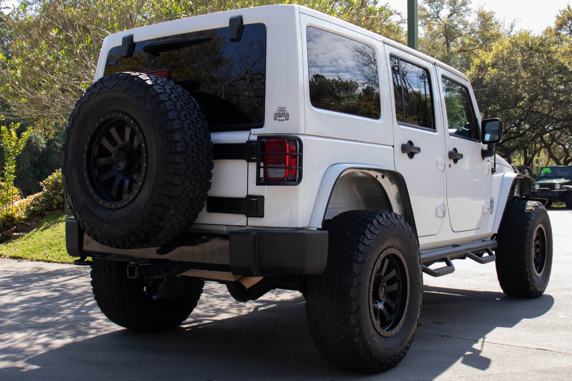 Used-2014-Jeep-Wrangler-Unlimited-Altitude-Edition