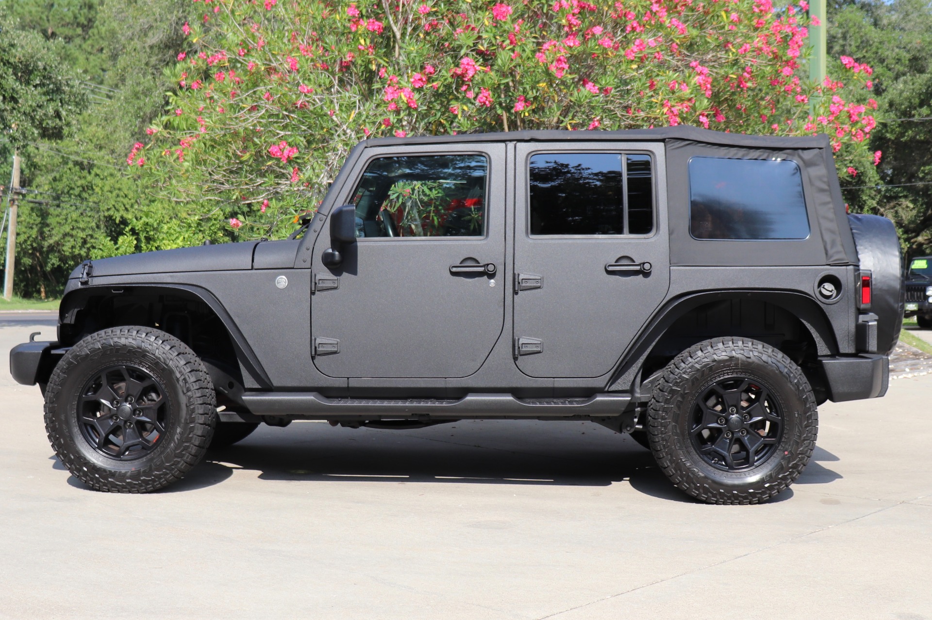 Used-2007-Jeep-Wrangler-Unlimited-Sahara