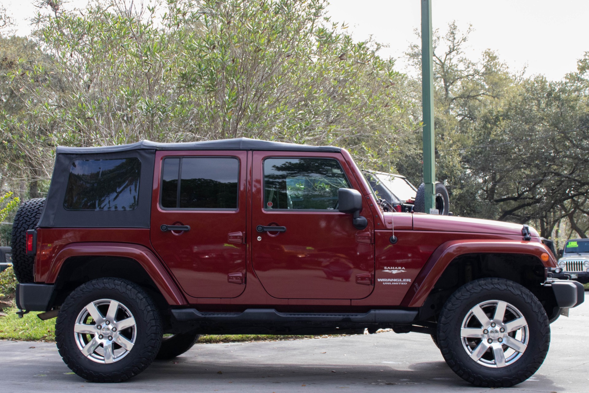 Used-2010-Jeep-Wrangler-Unlimited-Sahara