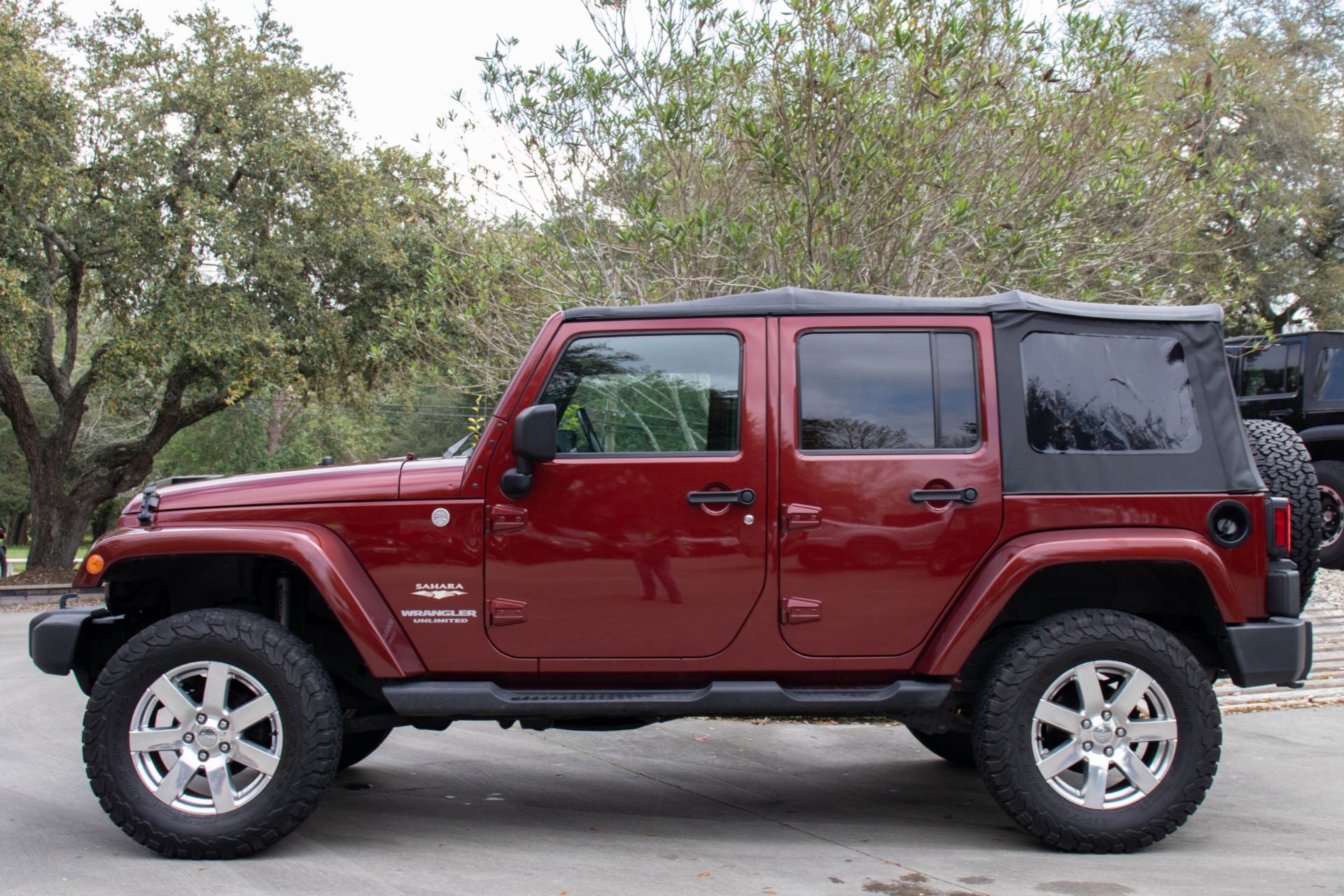 Used-2010-Jeep-Wrangler-Unlimited-Sahara