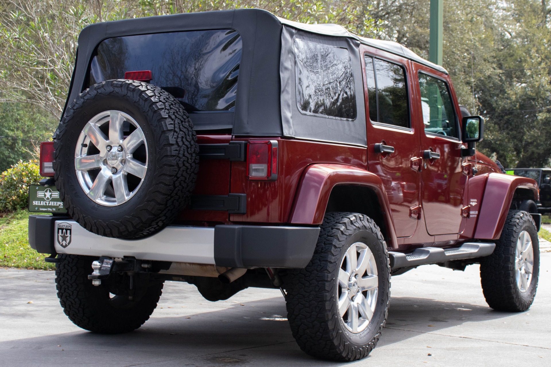 Used-2010-Jeep-Wrangler-Unlimited-Sahara