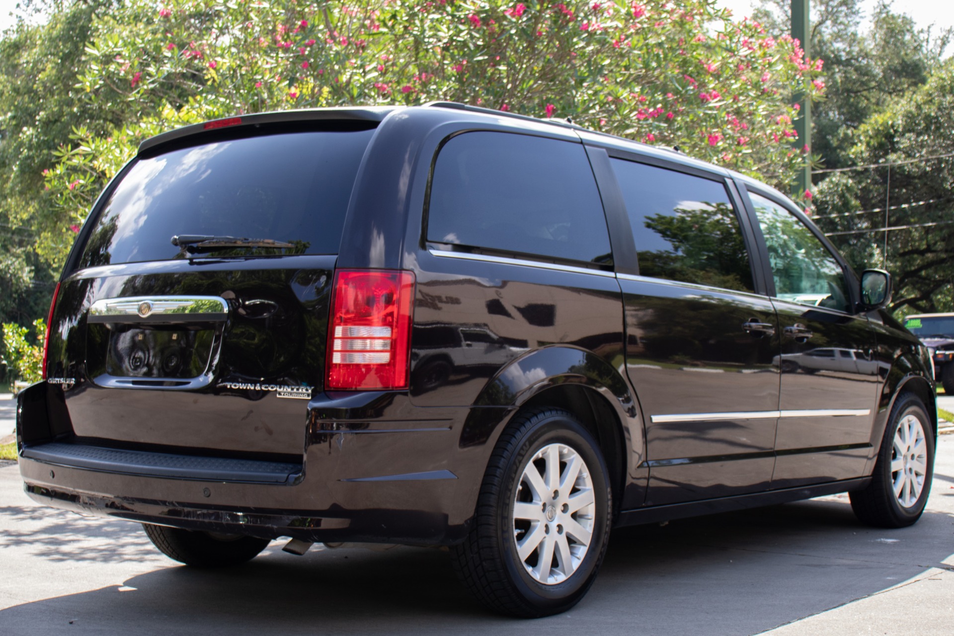 Used-2010-Chrysler-Town-and-Country-Touring-Plus