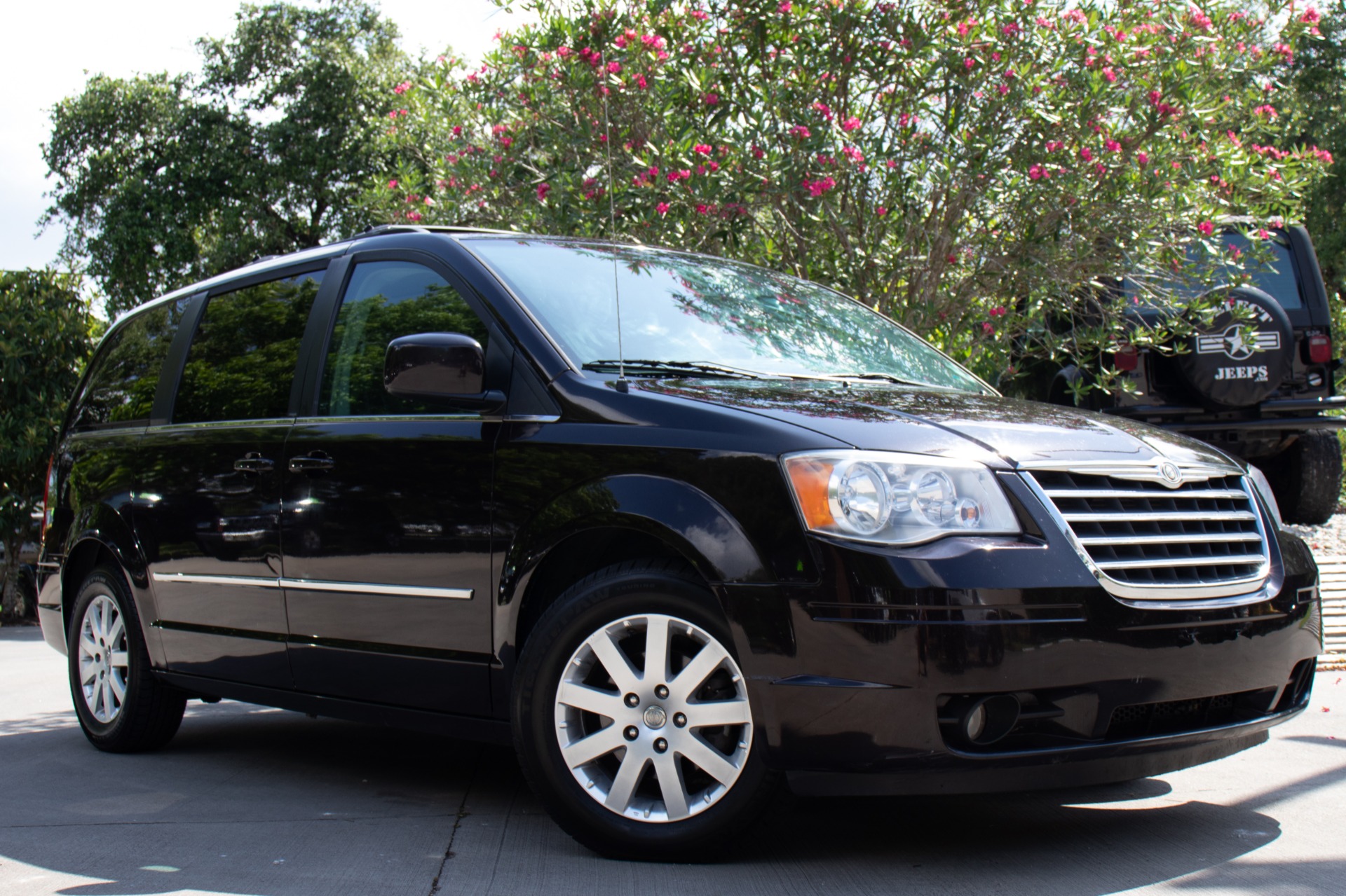Used-2010-Chrysler-Town-and-Country-Touring-Plus For Sale | Select Jeeps Inc. Used-2010-Chrysler-Town-and-Country-Touring-Plus