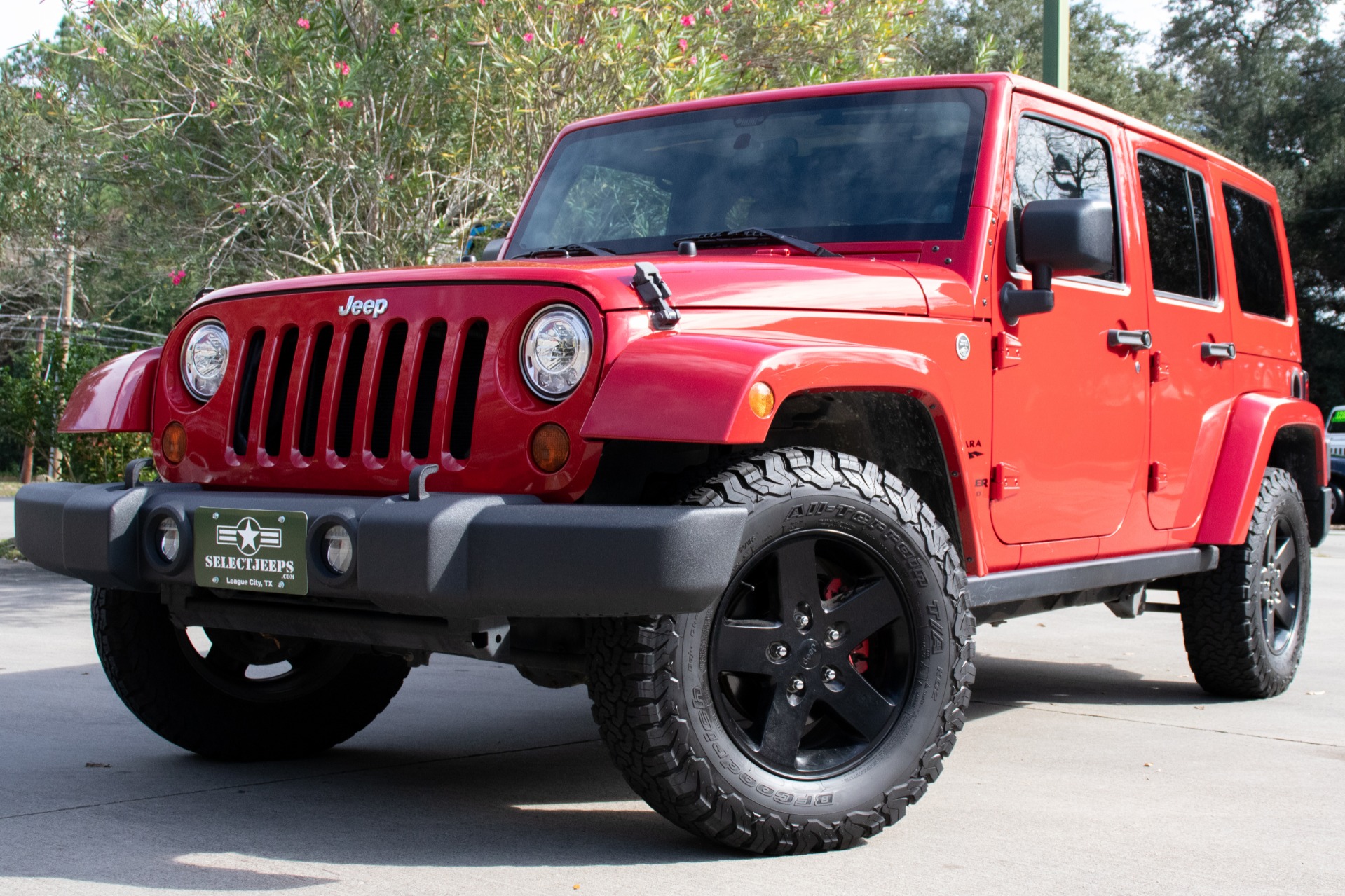 Used-2011-Jeep-Wrangler-Unlimited-Sahara