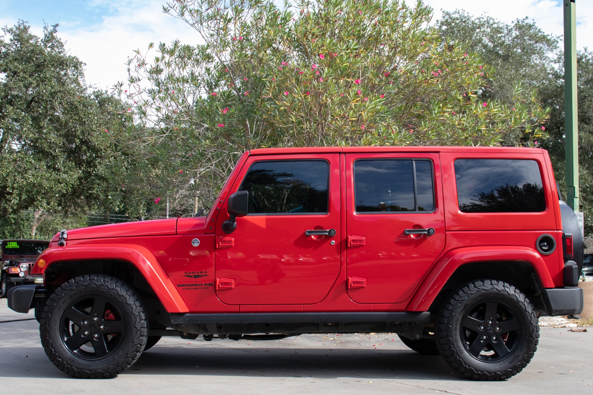 Used-2011-Jeep-Wrangler-Unlimited-Sahara