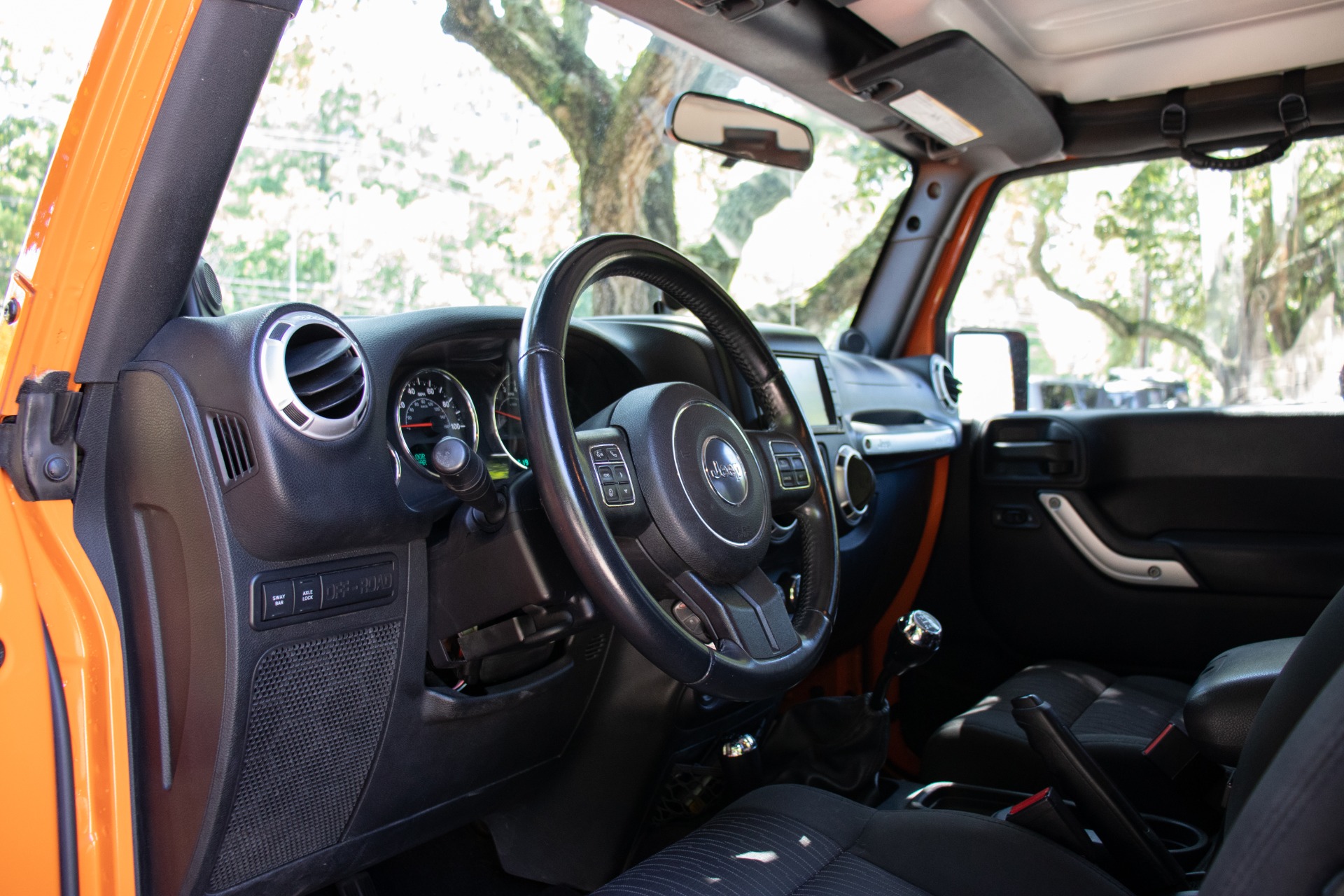 Used-2012-Jeep-Wrangler-Unlimited-Rubicon
