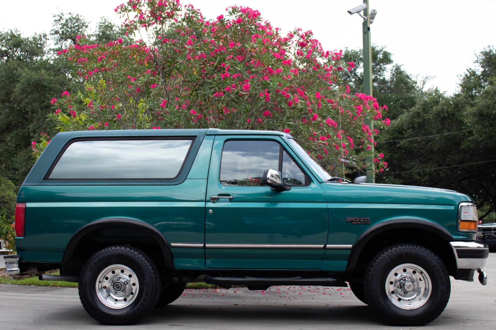Used-1996-Ford-Bronco-XLT