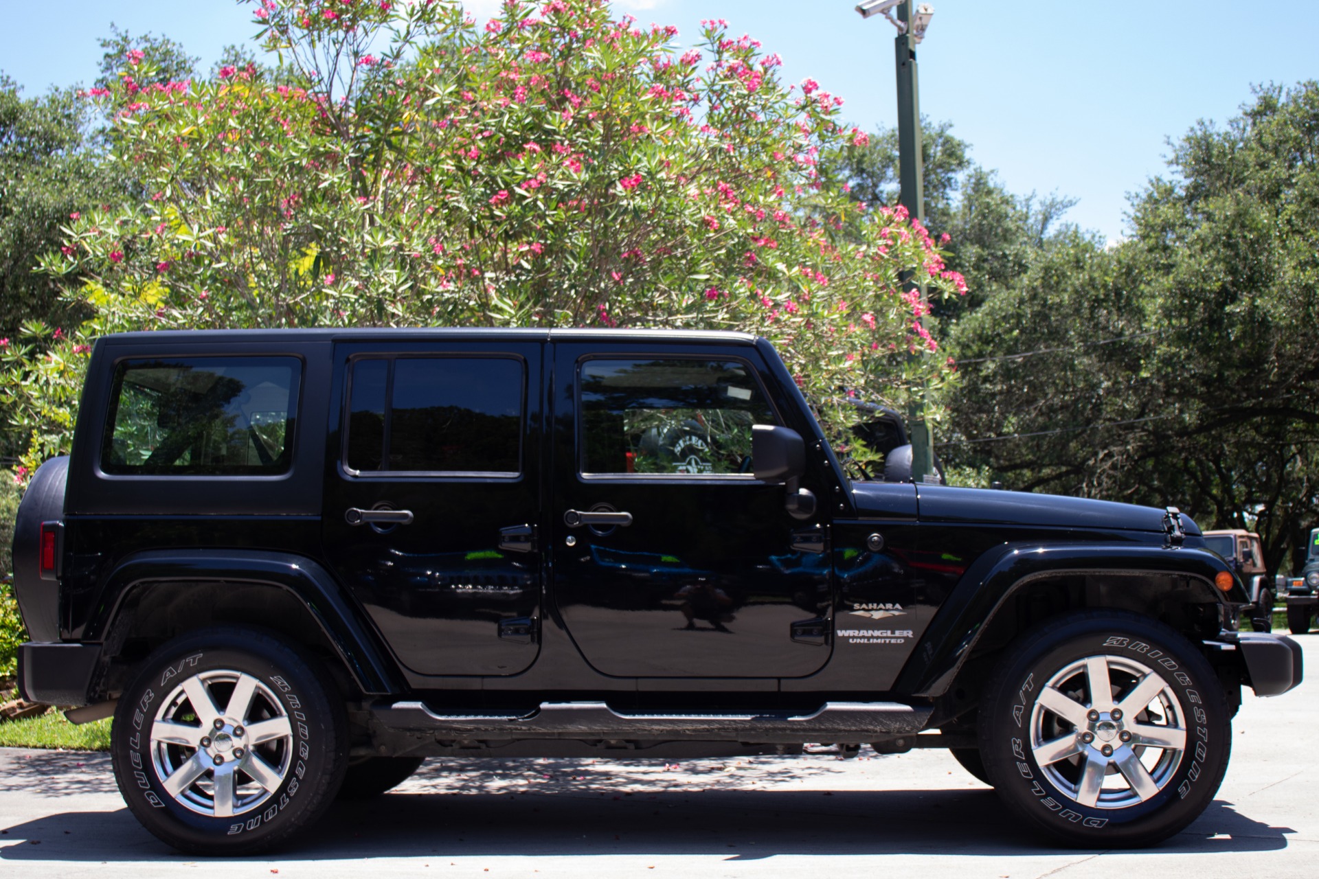 Used-2013-Jeep-Wrangler-Unlimited-Sahara