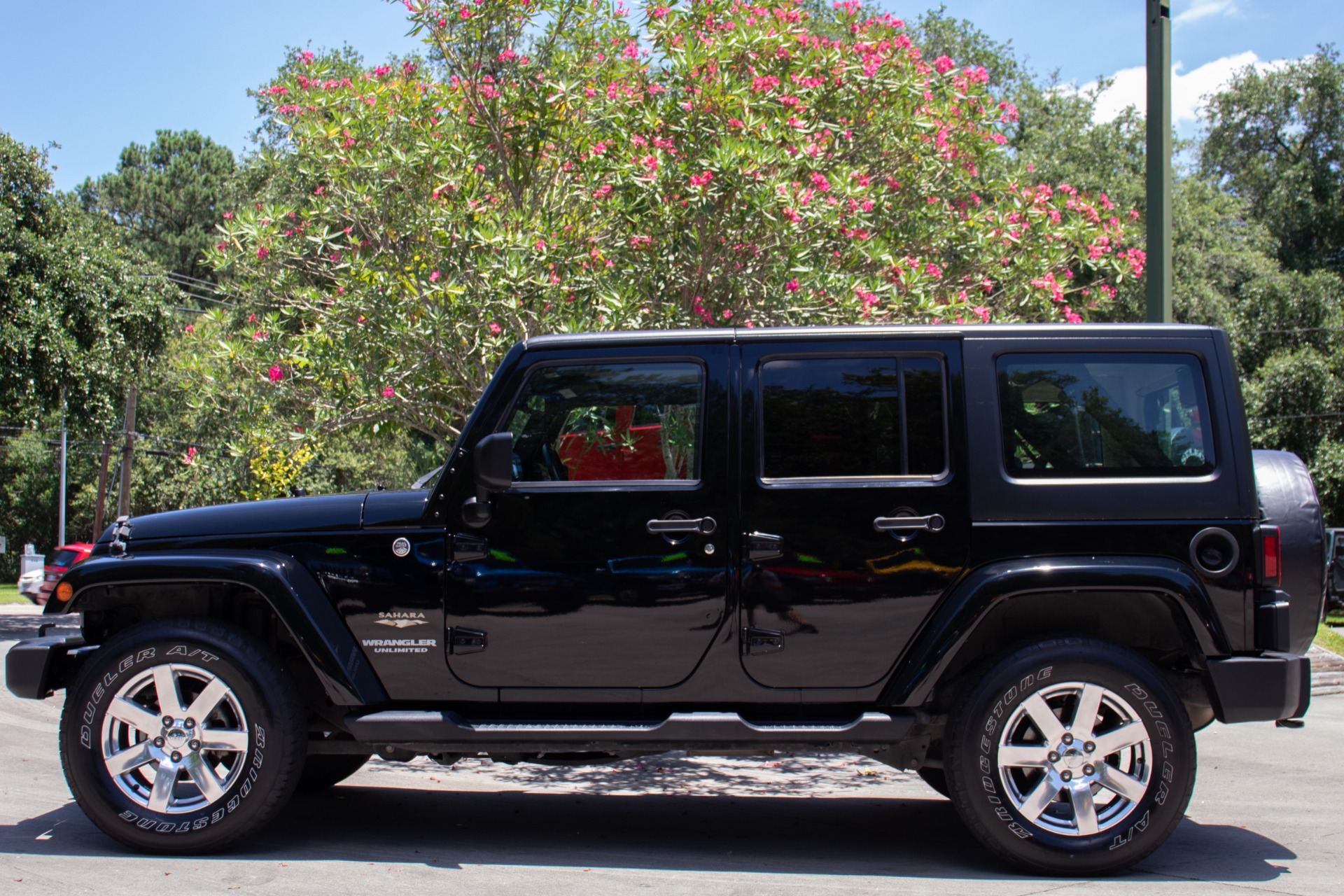 Used-2013-Jeep-Wrangler-Unlimited-Sahara