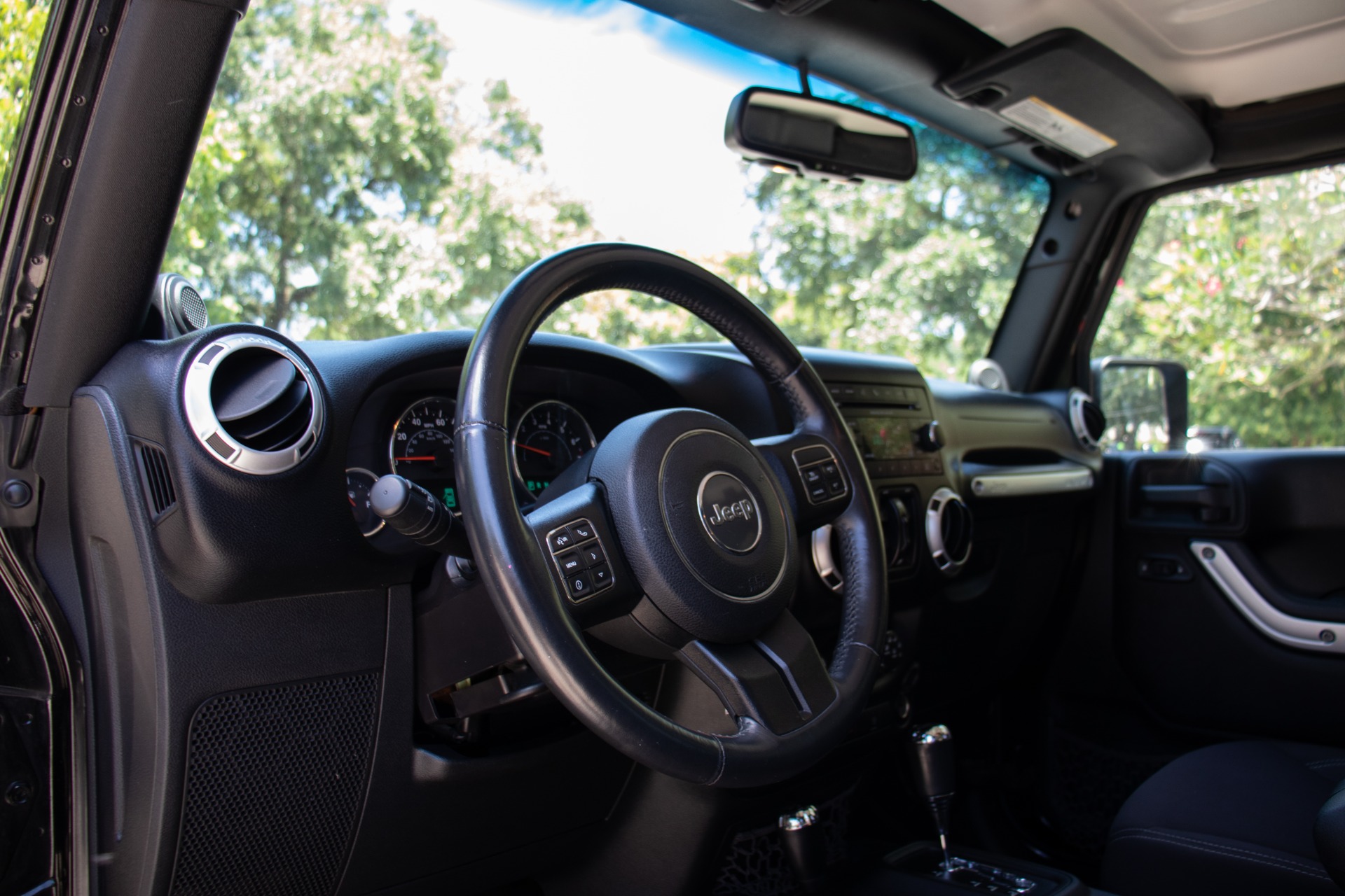 Used-2013-Jeep-Wrangler-Unlimited-Sahara