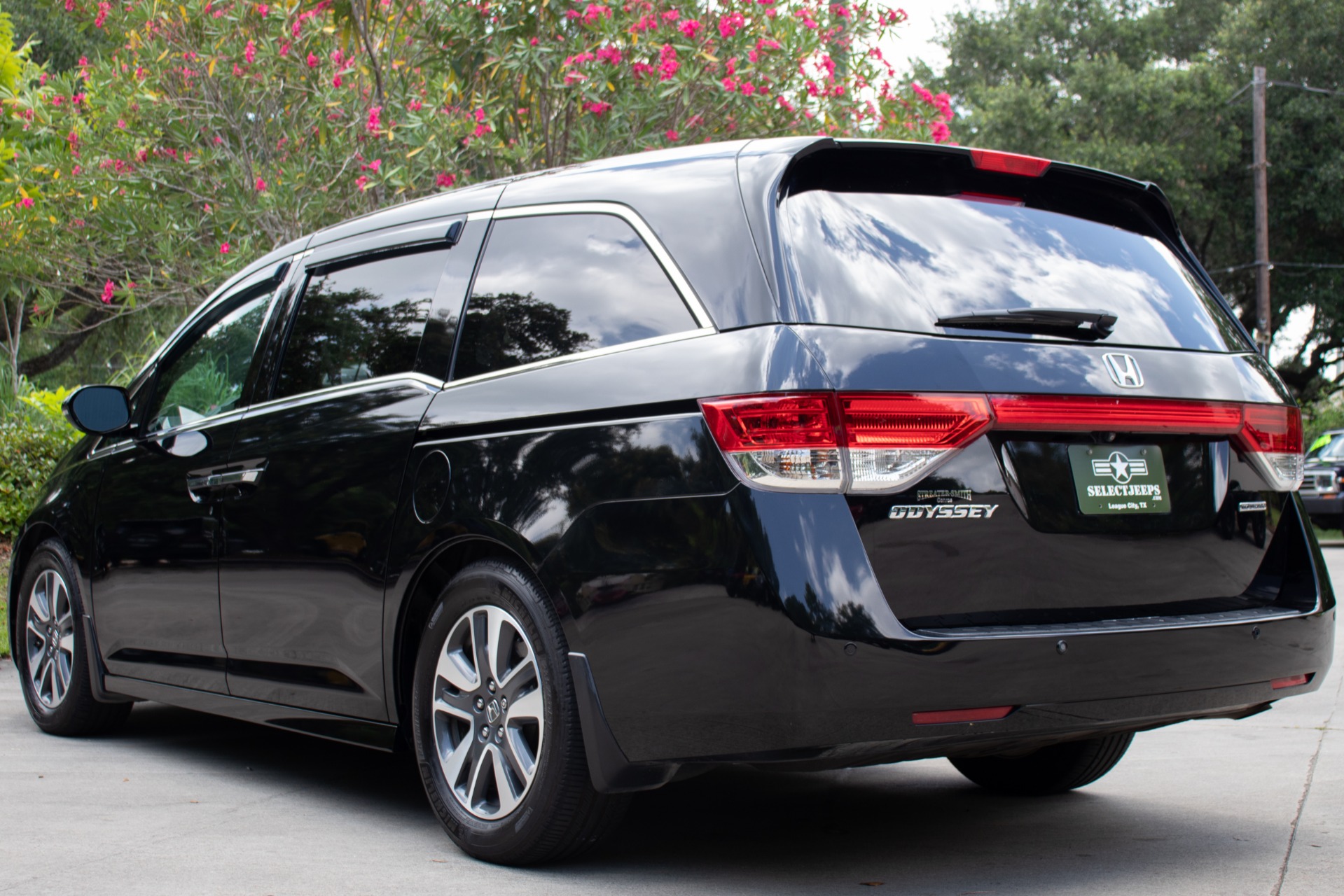 Used-2014-Honda-Odyssey-Touring