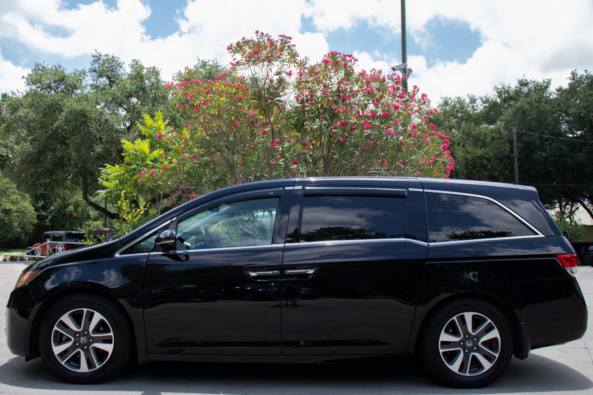 Used-2014-Honda-Odyssey-Touring