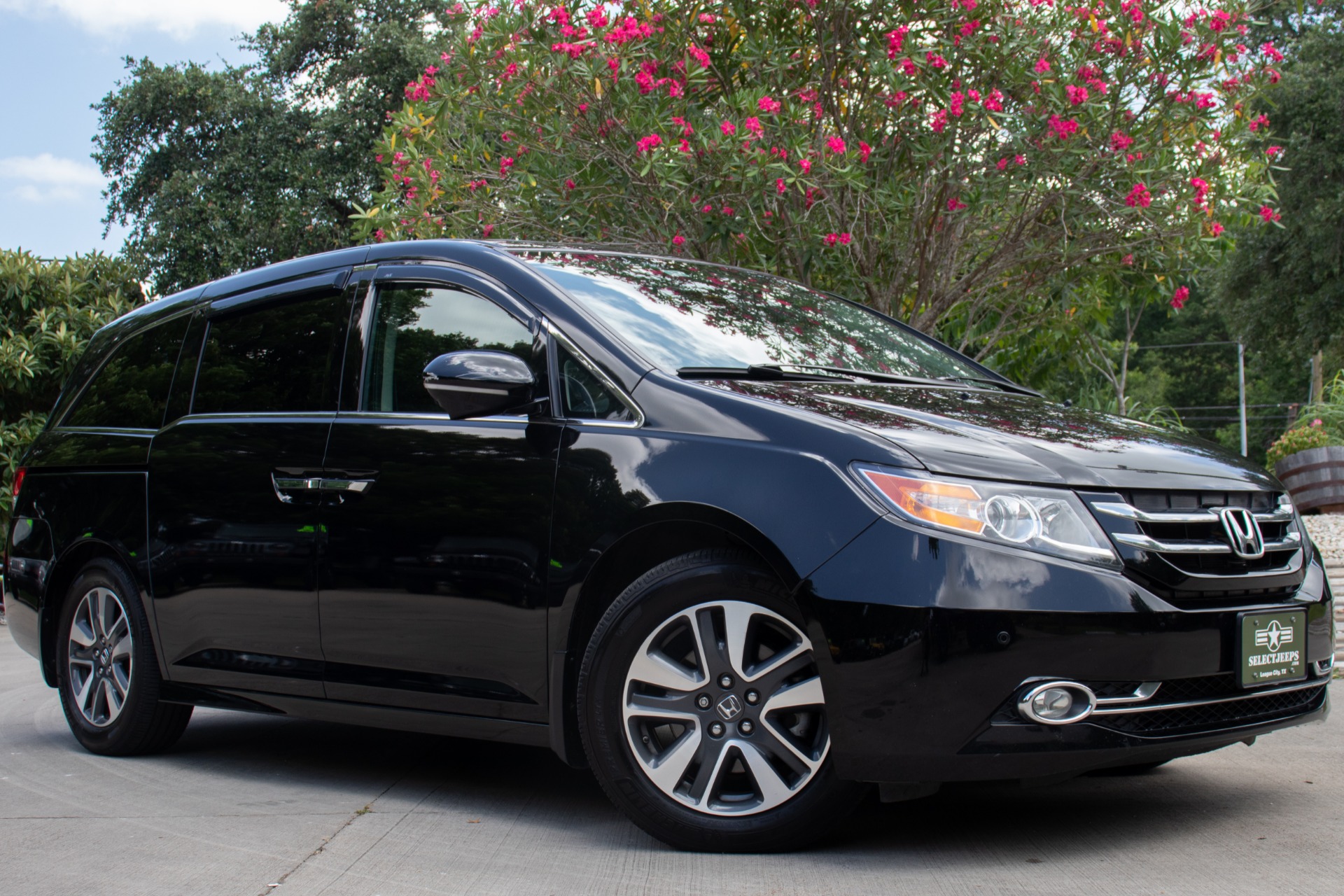 Used-2014-Honda-Odyssey-Touring