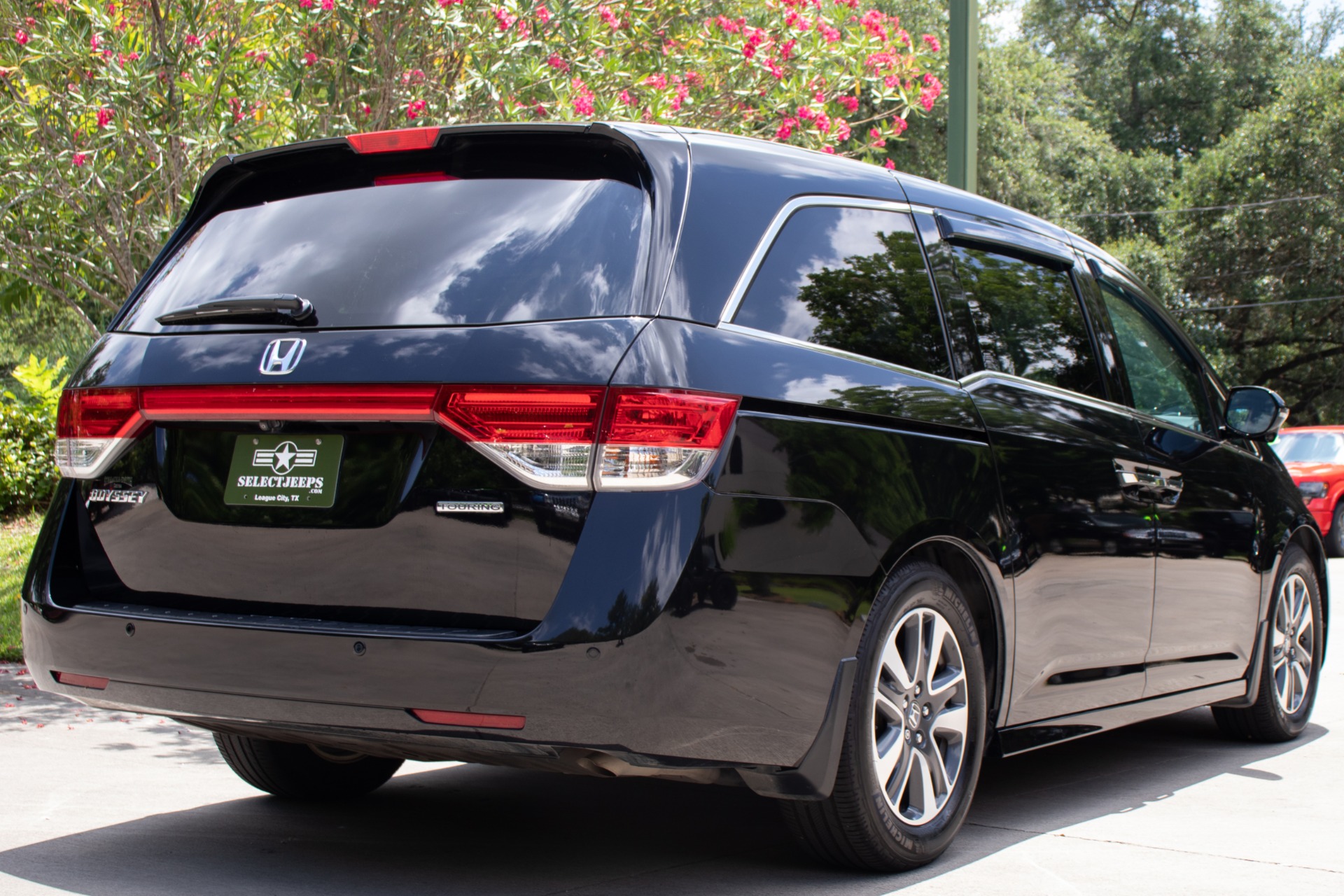 Used-2014-Honda-Odyssey-Touring