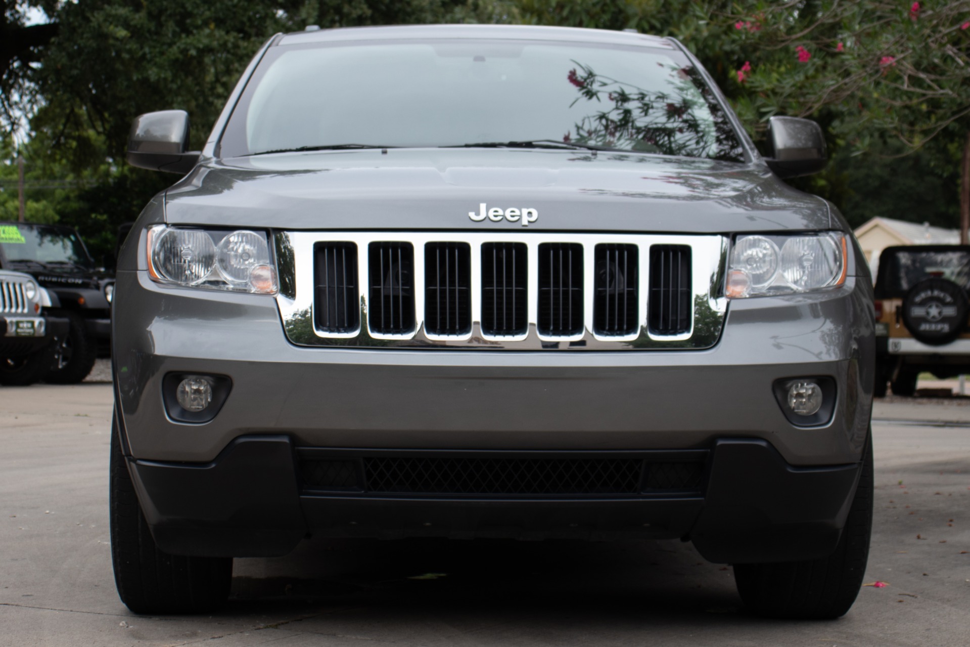 Used-2011-Jeep-Grand-Cherokee-Laredo-X