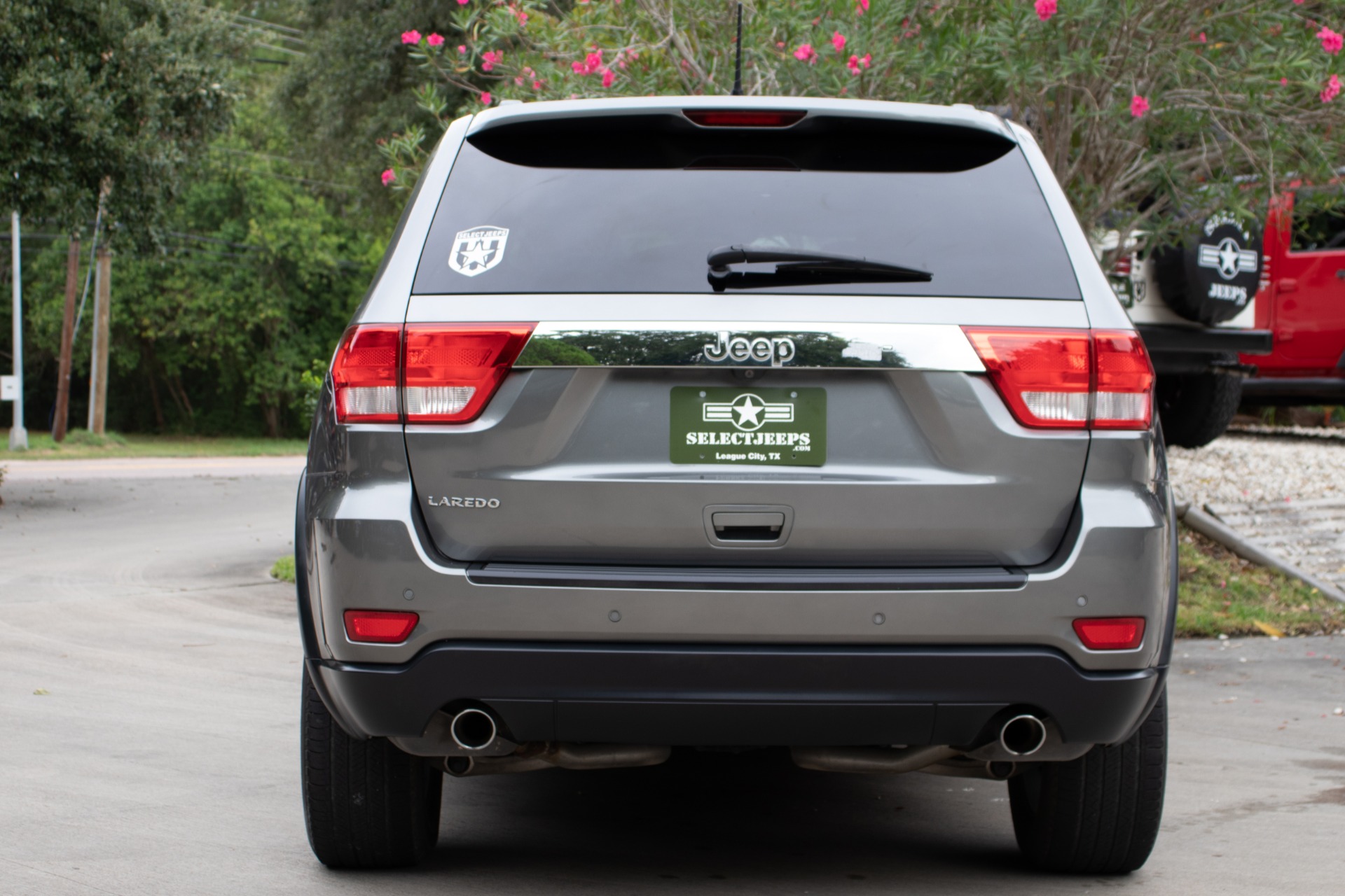 Used-2011-Jeep-Grand-Cherokee-Laredo-X