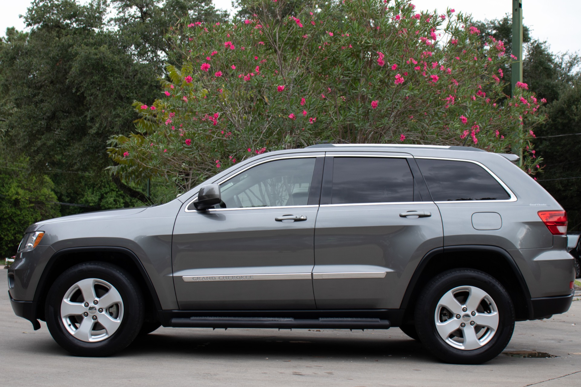 Used-2011-Jeep-Grand-Cherokee-Laredo-X