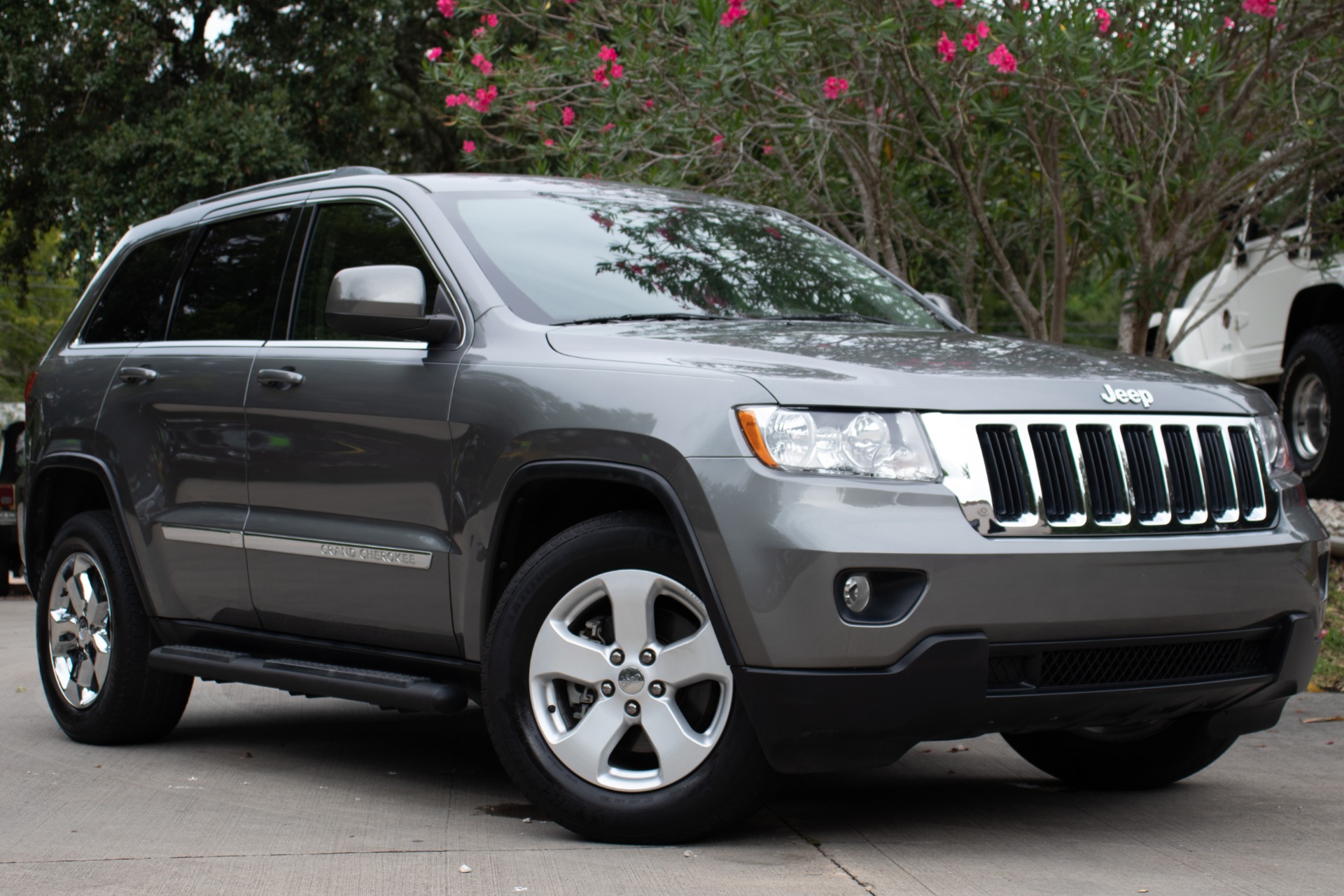 Used-2011-Jeep-Grand-Cherokee-Laredo-X