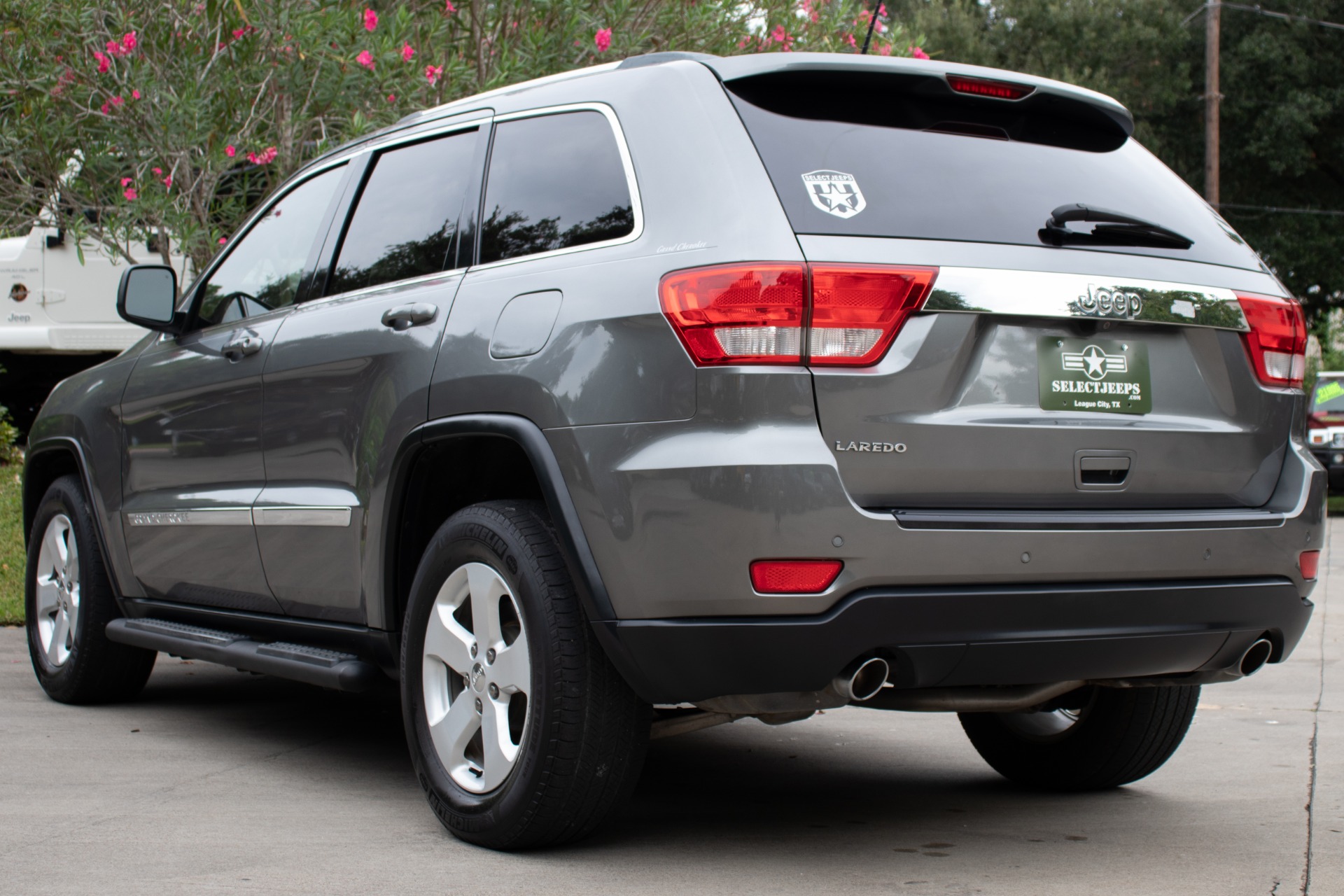 Used-2011-Jeep-Grand-Cherokee-Laredo-X