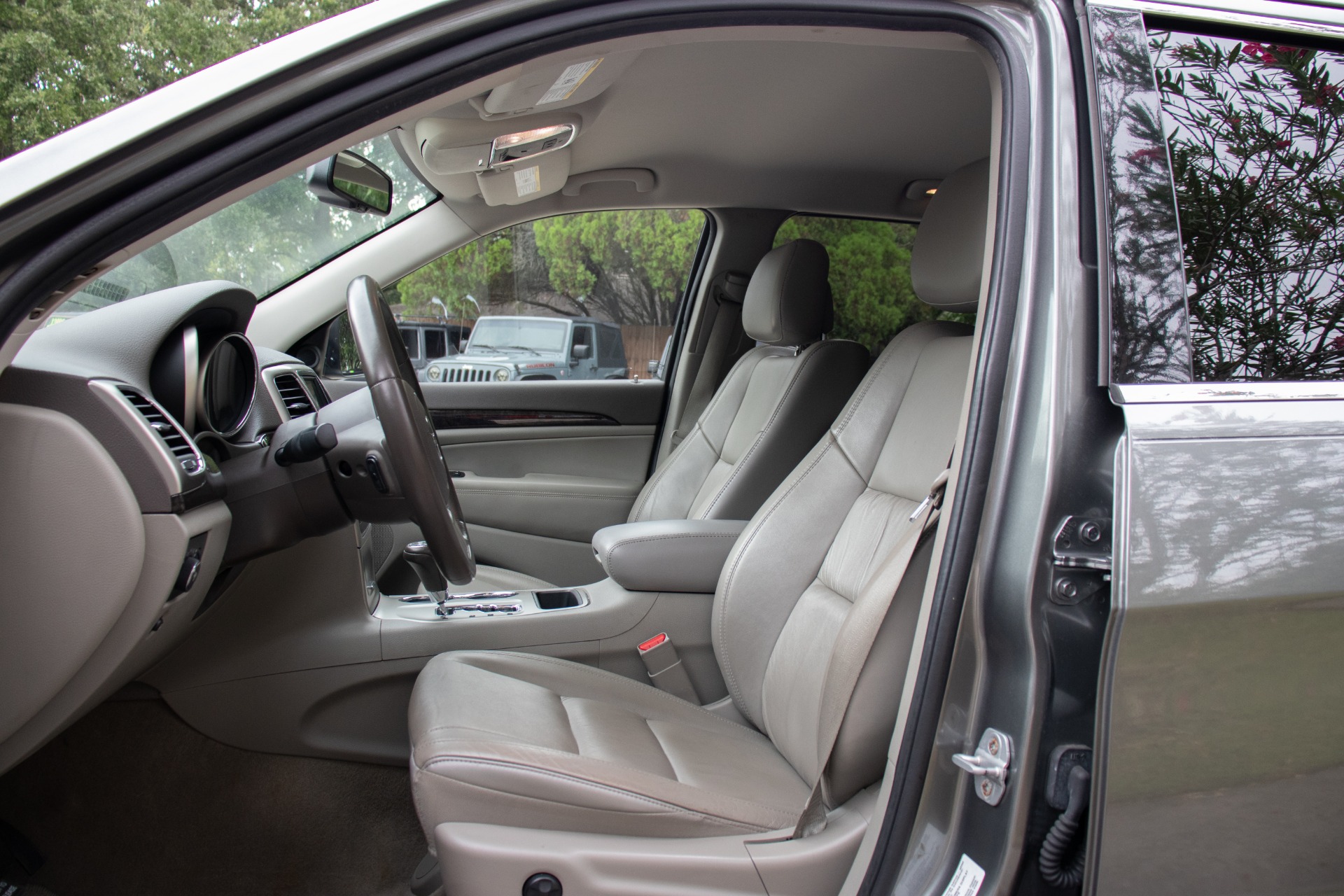 Used-2011-Jeep-Grand-Cherokee-Laredo-X