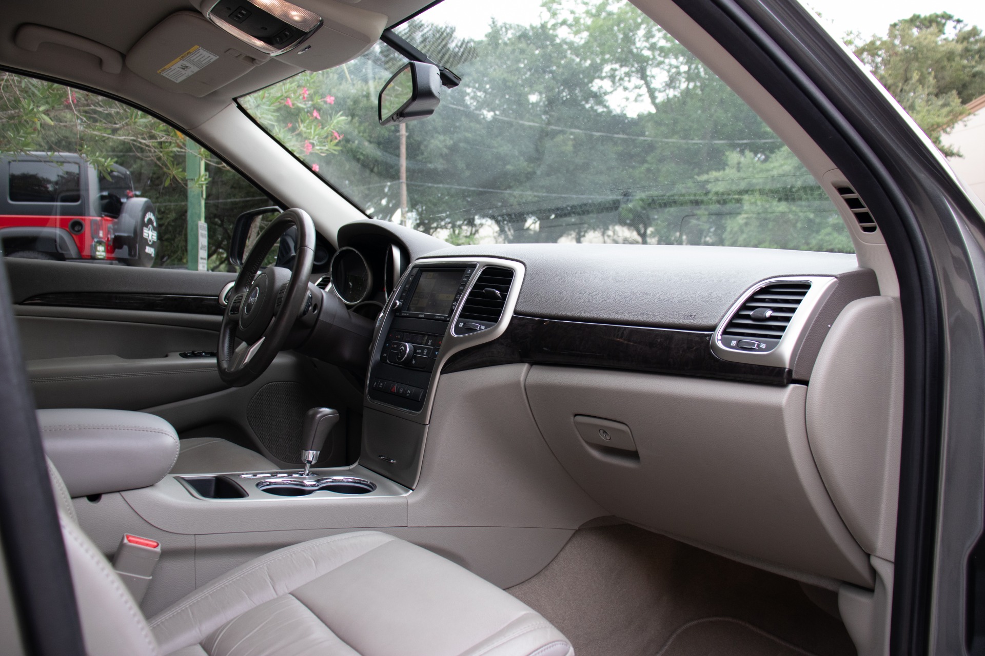 Used-2011-Jeep-Grand-Cherokee-Laredo-X