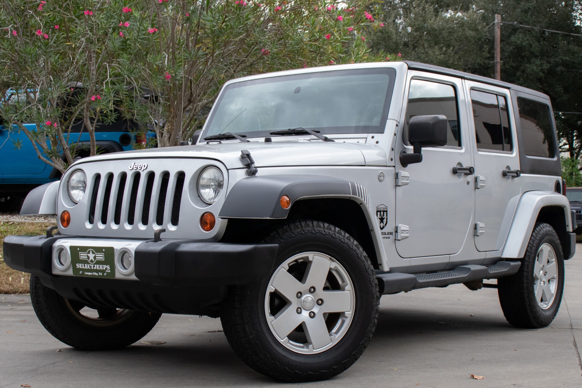 Used-2011-Jeep-Wrangler-Unlimited-Sahara